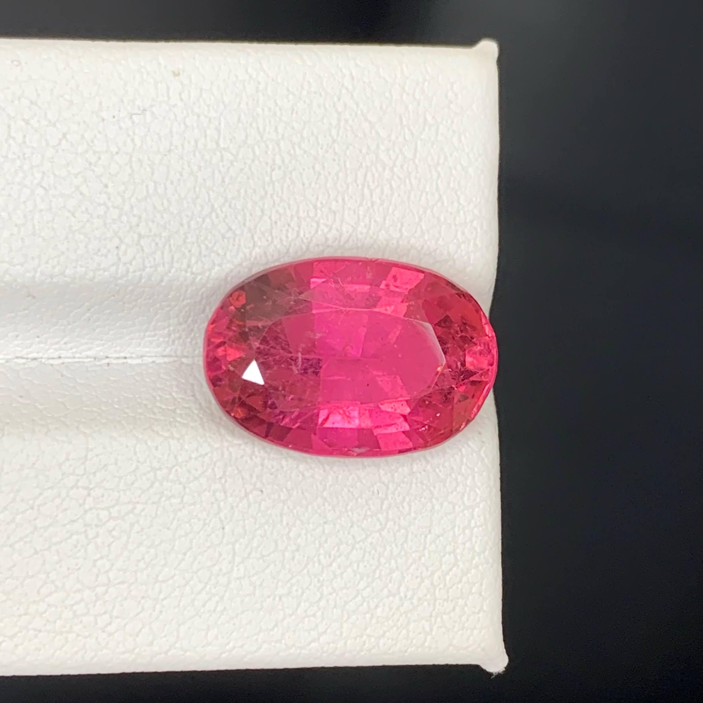 Peso 9,20 carati 
Dimensioni 15,7x10,7x8,1 mm
Trattamento Nessuno
Origine afgana 
Chiarezza SI 
Forma taglio cuscino 





Questa tormalina rosa calda naturale sfusa da 9,20 carati è una gemma mozzafiato, sapientemente lavorata con un taglio a