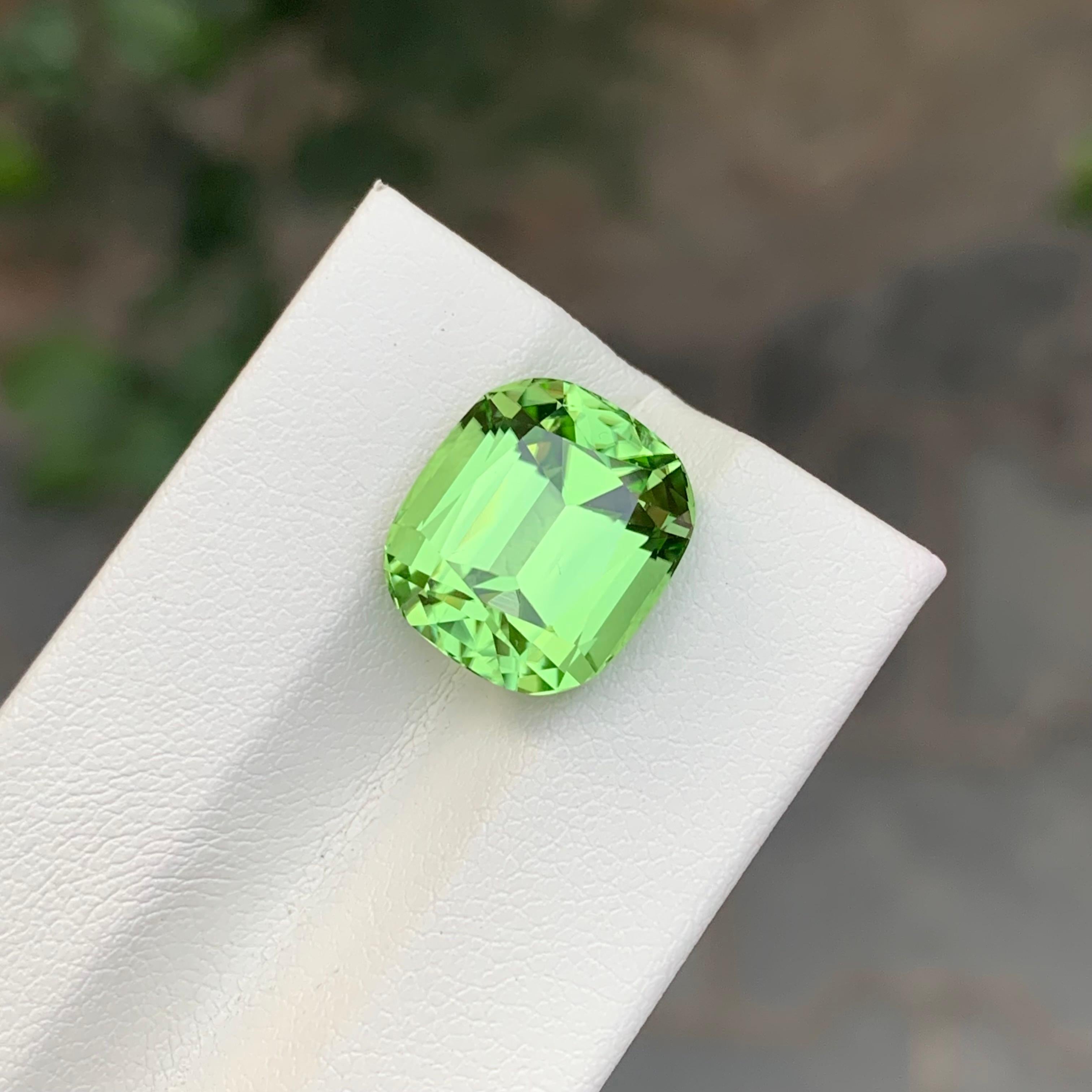 Cushion Cut 9.20 Carat Natural Loose Lightsaber Green Peridot Cushion Shape Gem For Sale