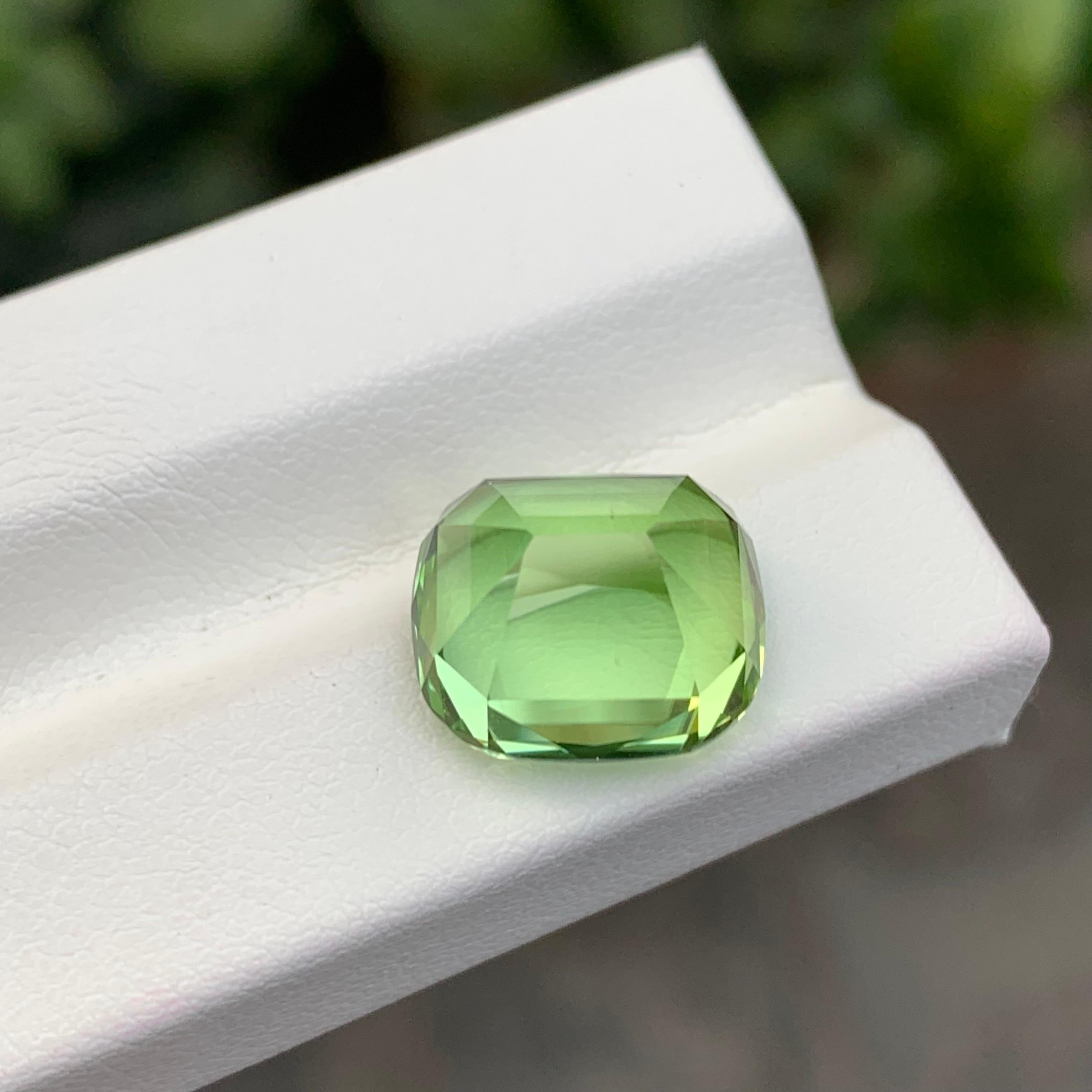 9.20 Carat Natural Loose Lightsaber Green Peridot Cushion Shape Gem In New Condition For Sale In Peshawar, PK