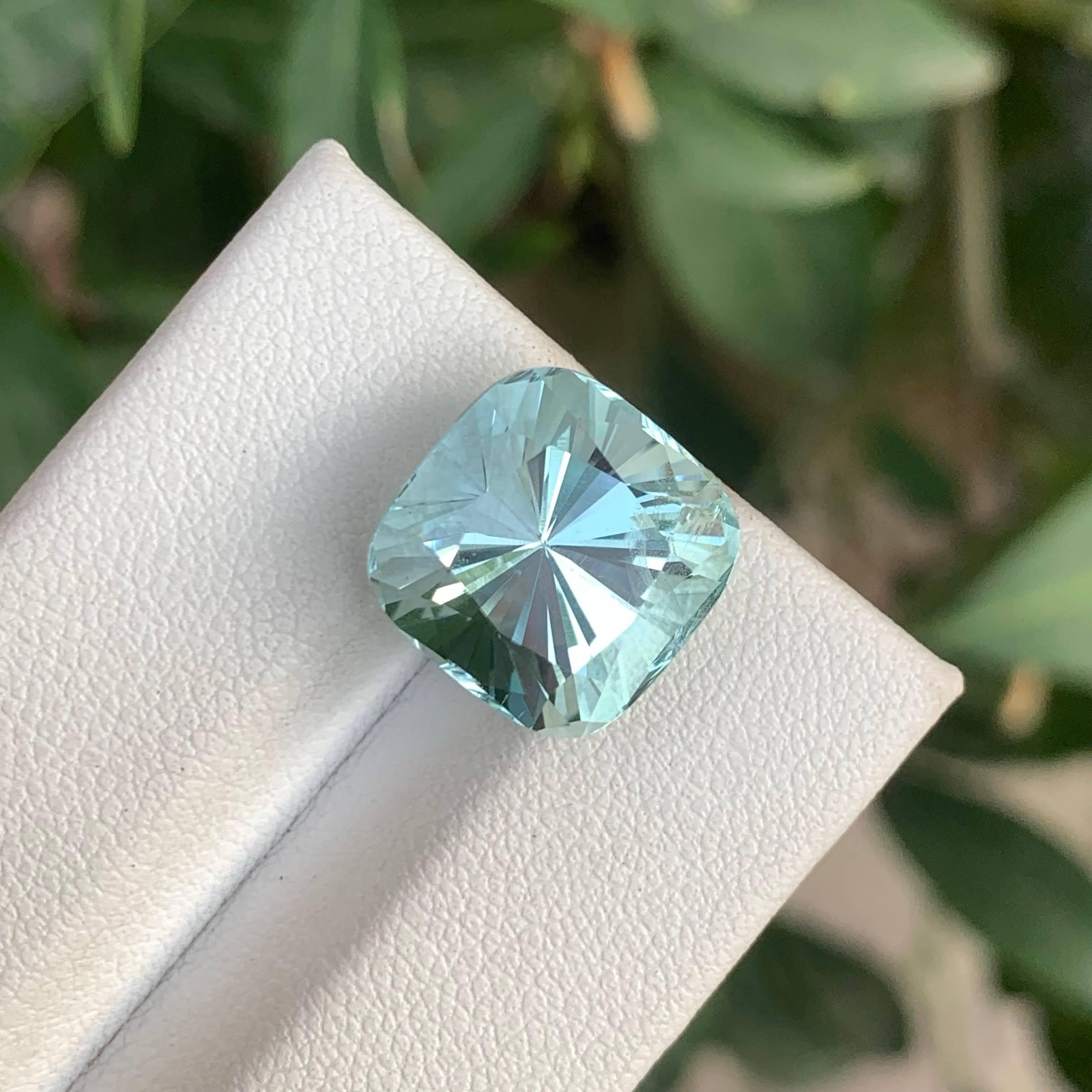 9.20 carats Loose Light Blue Aquamarine Custom Precision Cut from Pakistan (Moderne) im Angebot