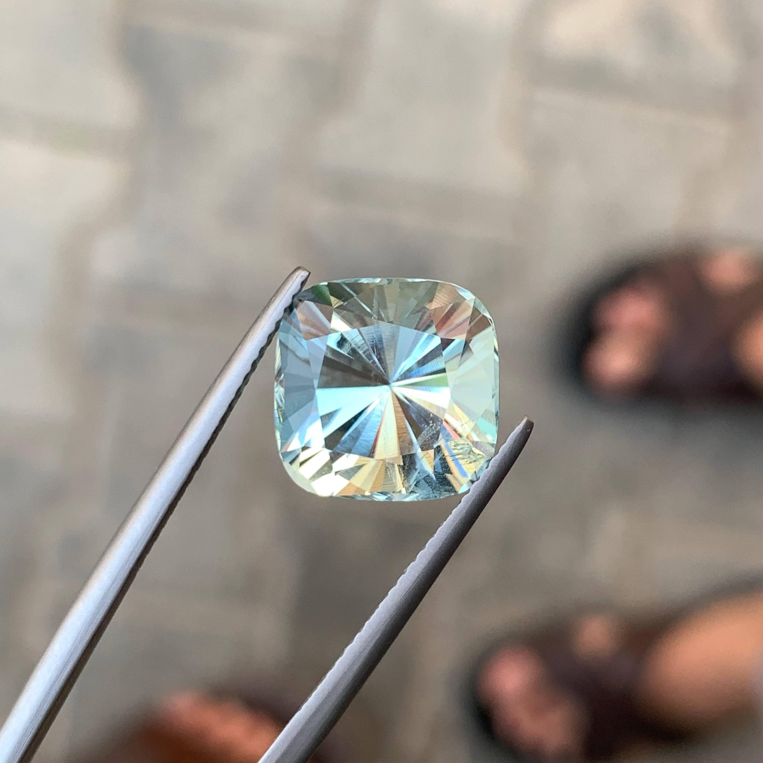 da uomo o donna 9.20 carats Loose Light Blue Aquamarine Custom Precision Cut from Pakistan in vendita