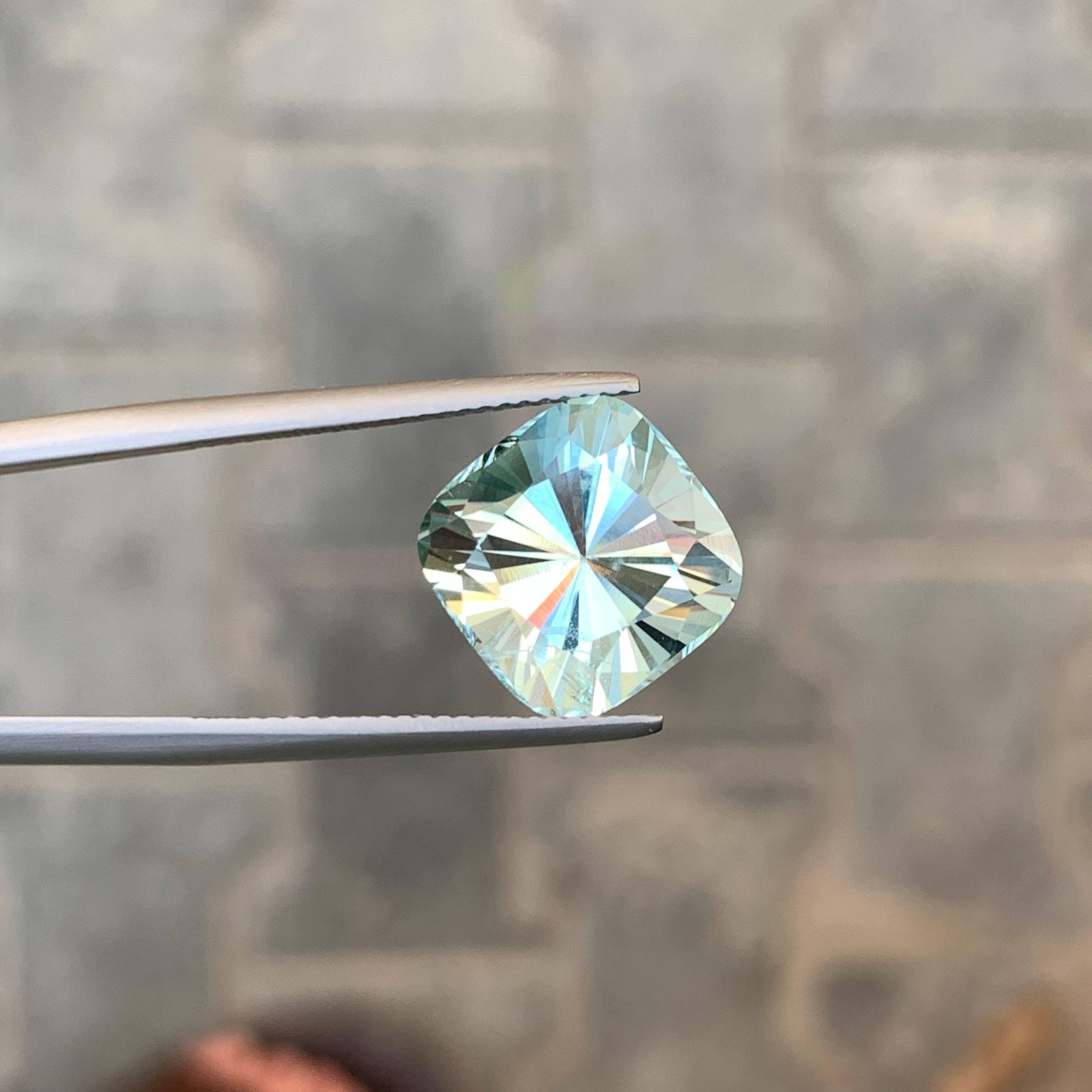 9.20 carats Loose Light Blue Aquamarine Custom Precision Cut from Pakistan in vendita 2
