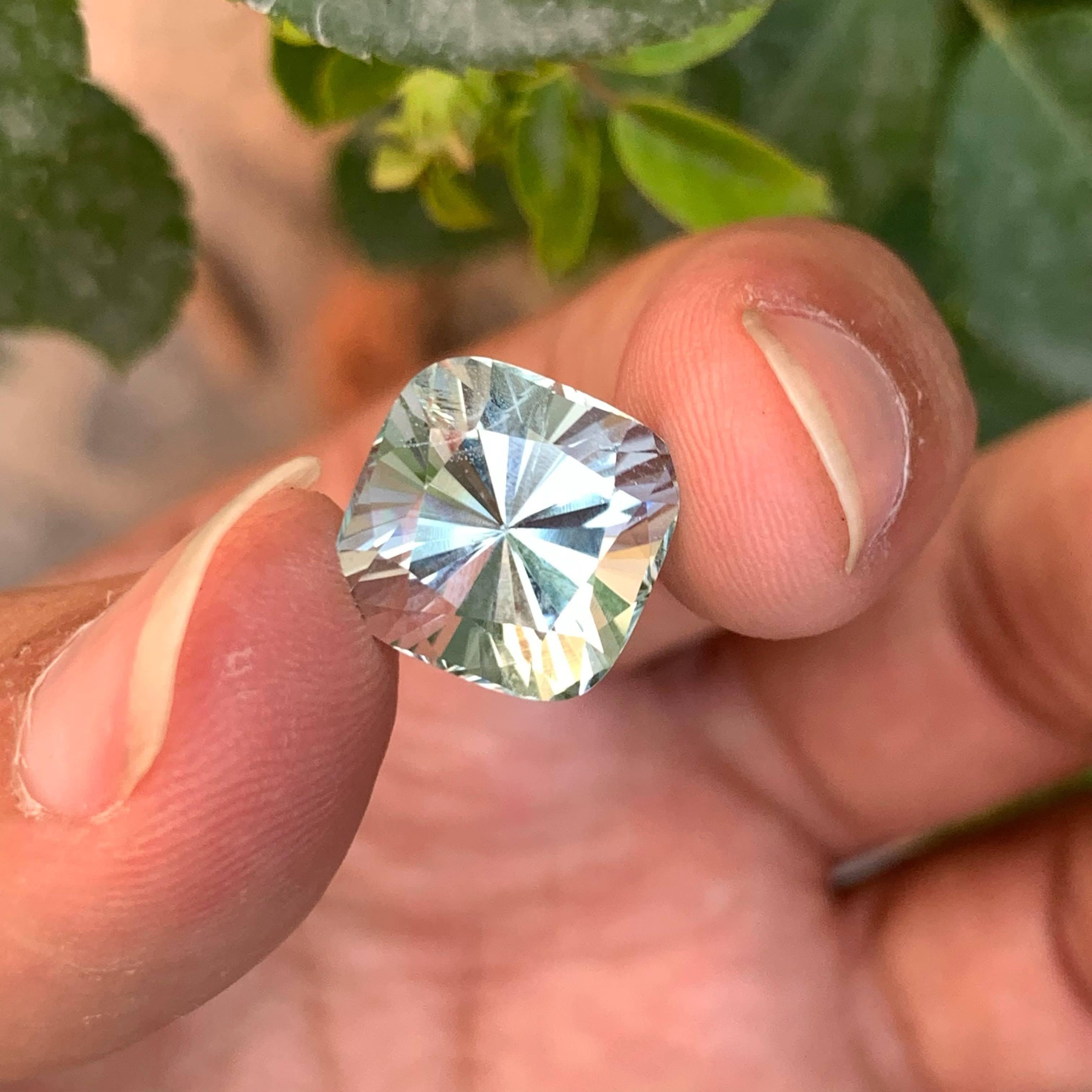 9.20 carats Loose Light Blue Aquamarine Custom Precision Cut from Pakistan in vendita 3