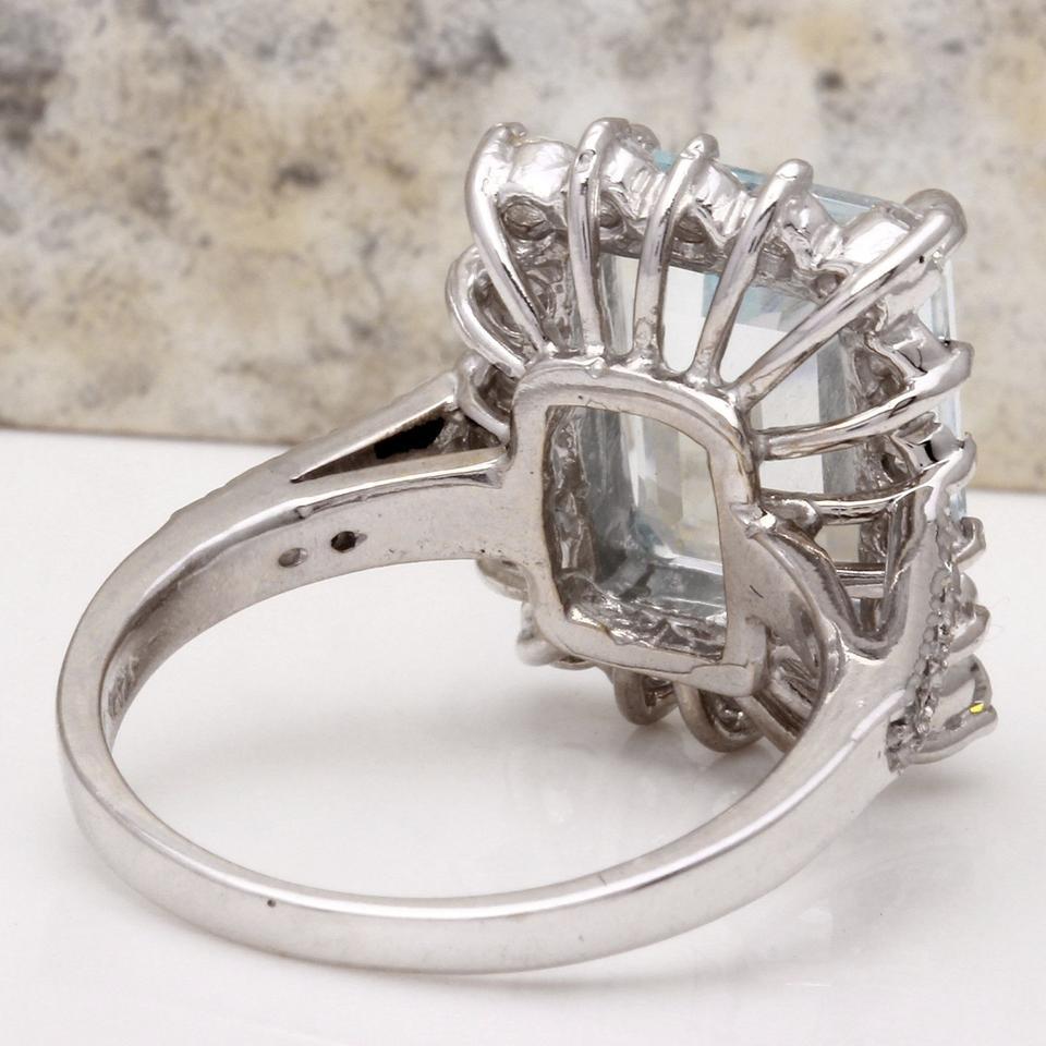 9.20 Carat Natural Aquamarine and Diamond 14 Karat Solid White Gold Ring In New Condition For Sale In Los Angeles, CA