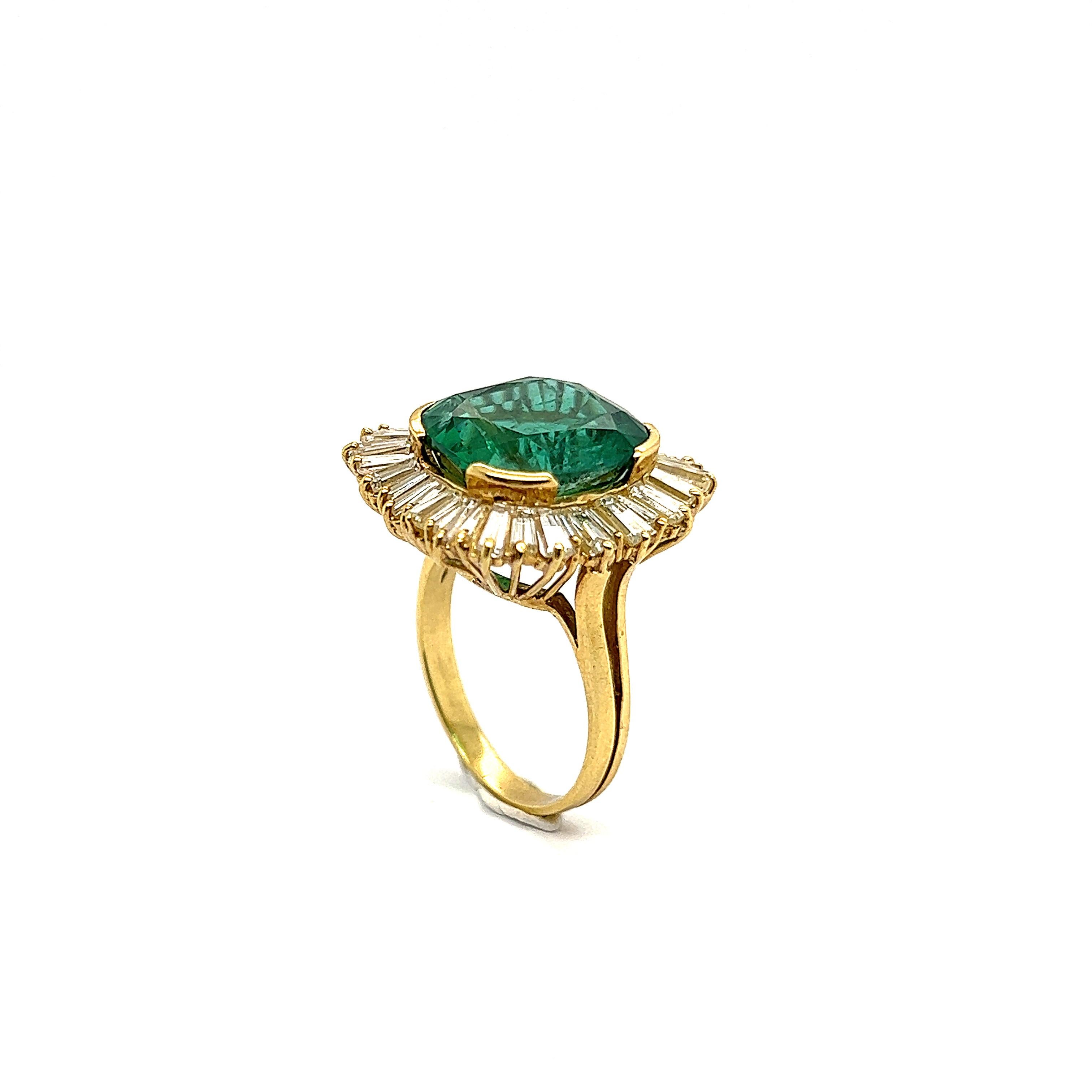 Bague ballerine en or jaune 18 carats sertie d'émeraudes et de diamants 9,20 carats en vente 1