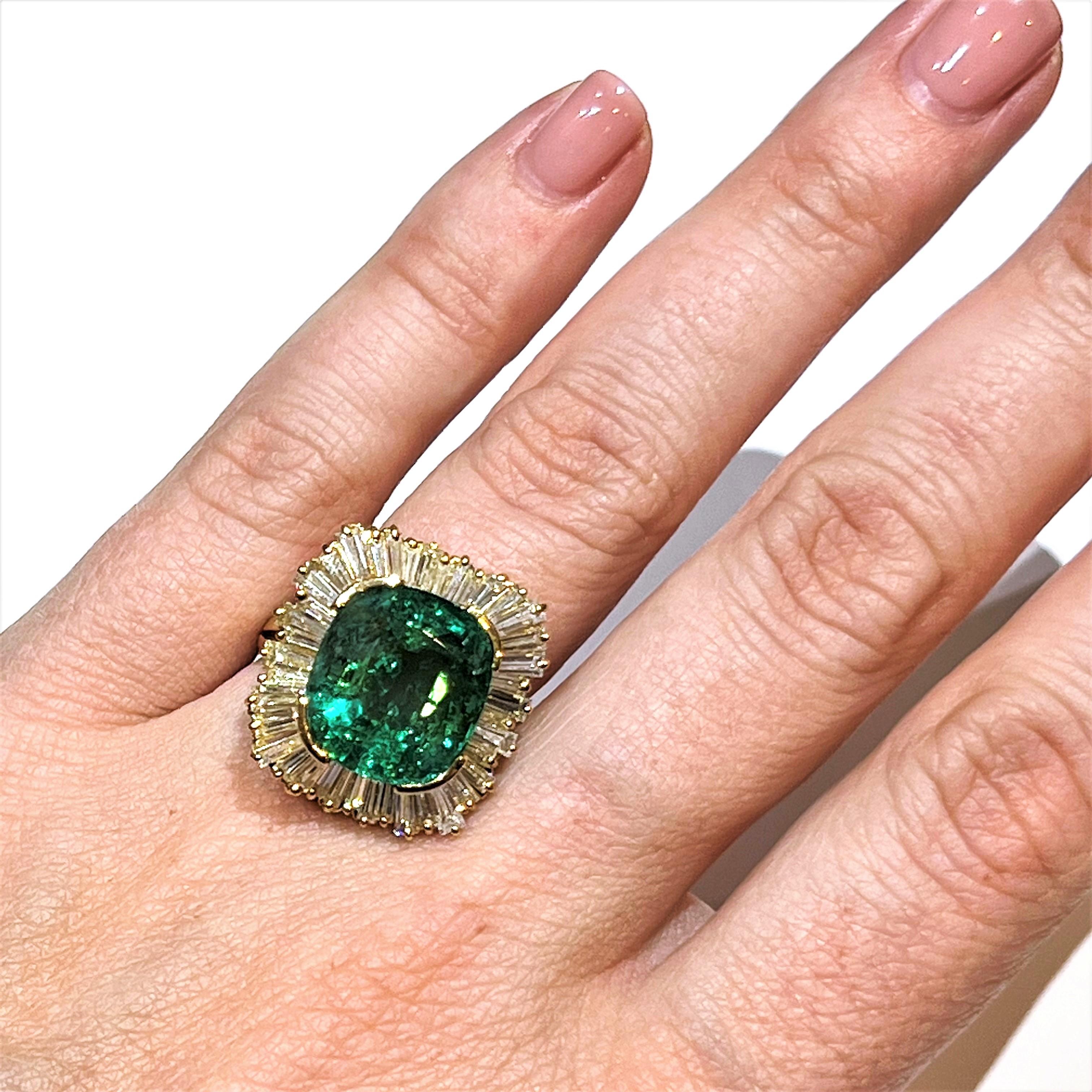 Bague ballerine en or jaune 18 carats sertie d'émeraudes et de diamants 9,20 carats en vente 2