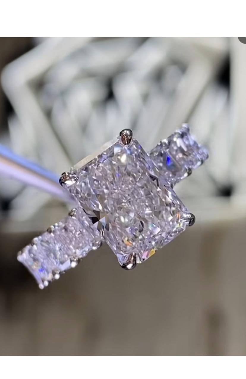 Adoptez l'allure intemporelle des diamants étincelants et de l'or avec cette bague solitaire exclusive en diamant de 9,20 carats G/VS2. Faites-le vôtre et chérissez l'incarnation d'une élégance et d'un luxe durables !

Spécifications : 

Poids du