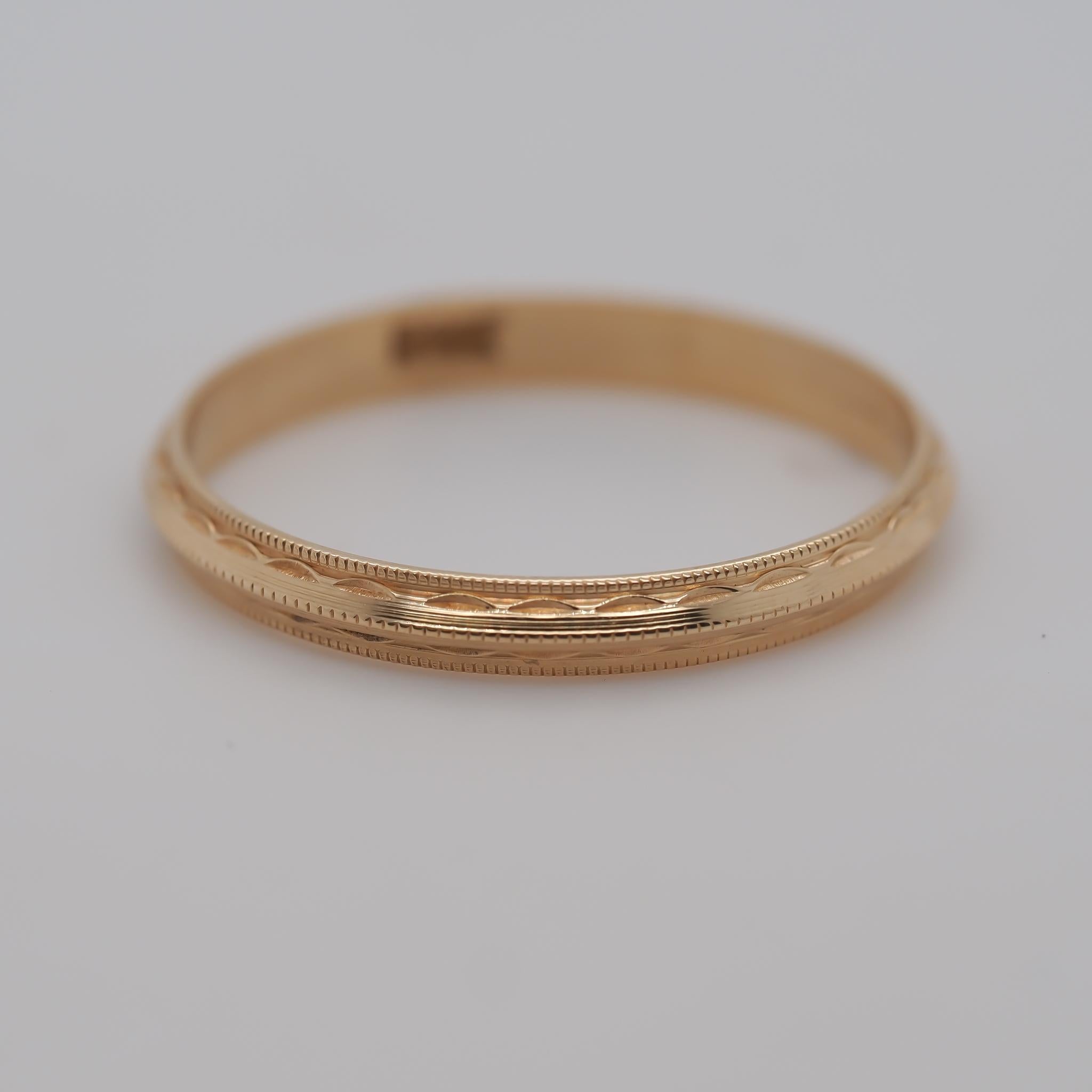 Item Details:
Ring Size: 6 (Sizable)
Metal Type: 14K Yellow Gold [Hallmarked, and Tested]
Weight: 1.0 grams
Band Width: 2.3mm
Condition: Excellent