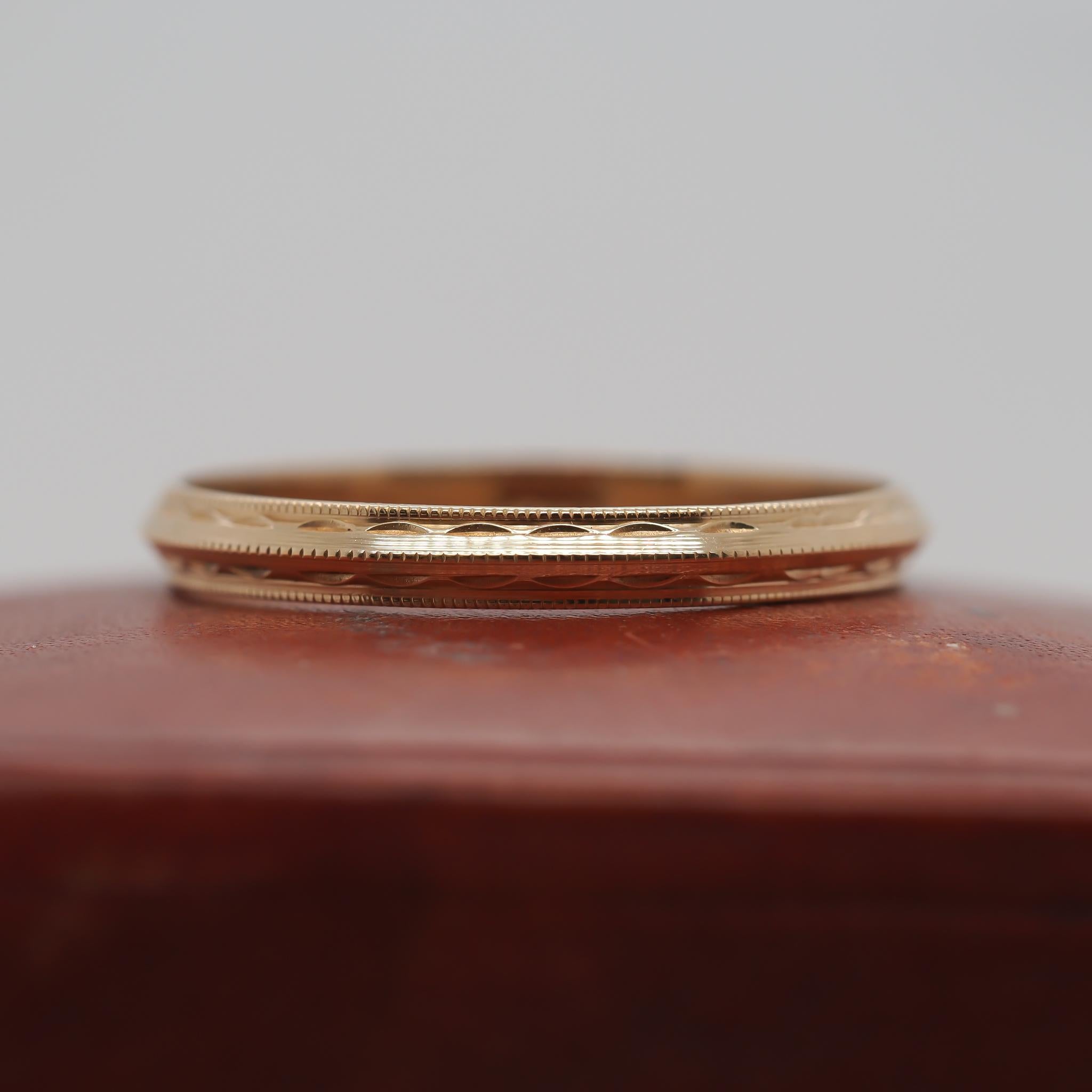 920s 14K Yellow Gold Engraved Wedding Band Size 6 In Good Condition For Sale In Hicksville, NY