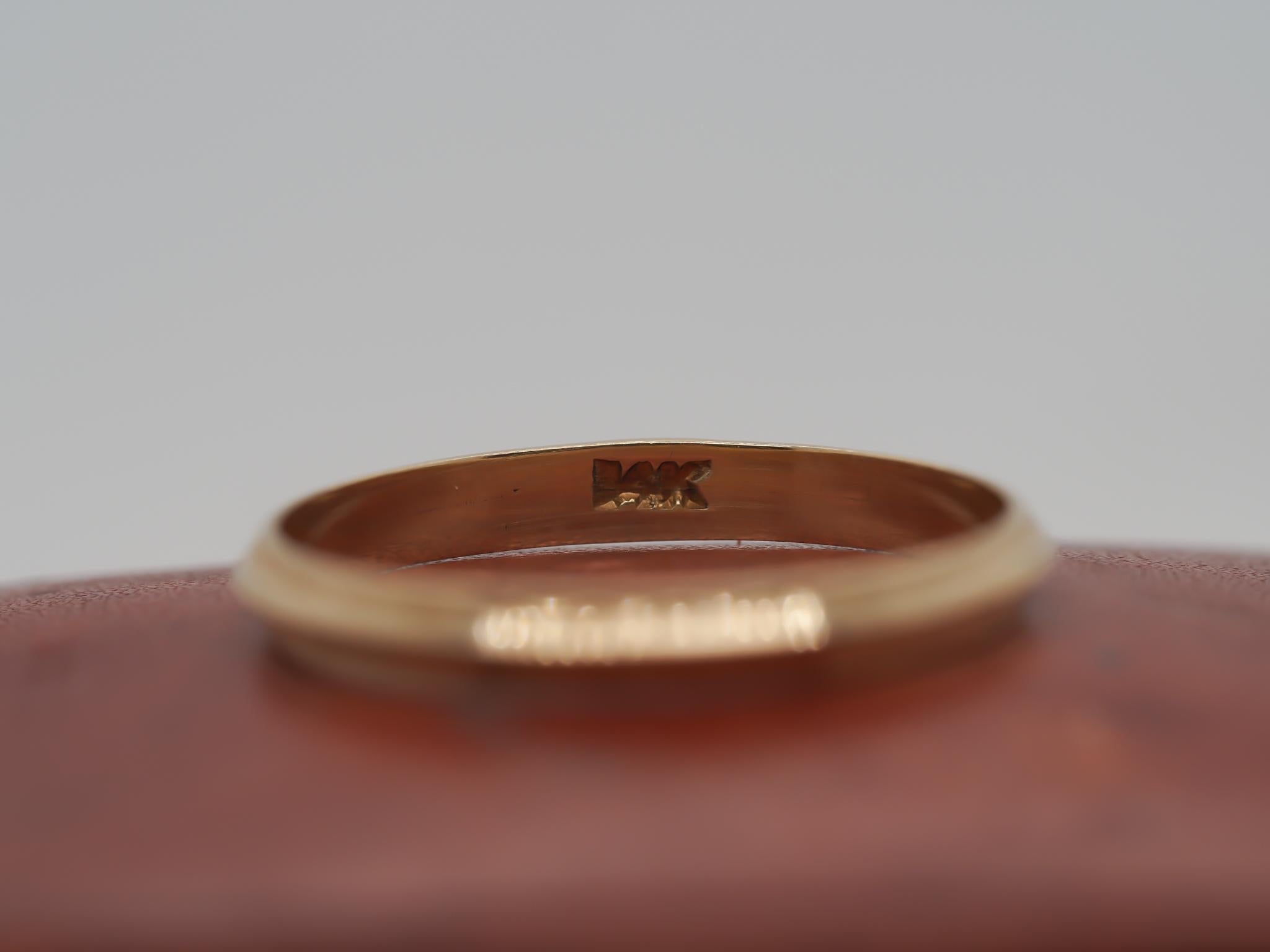 Women's 920s 14K Yellow Gold Engraved Wedding Band Size 6 For Sale