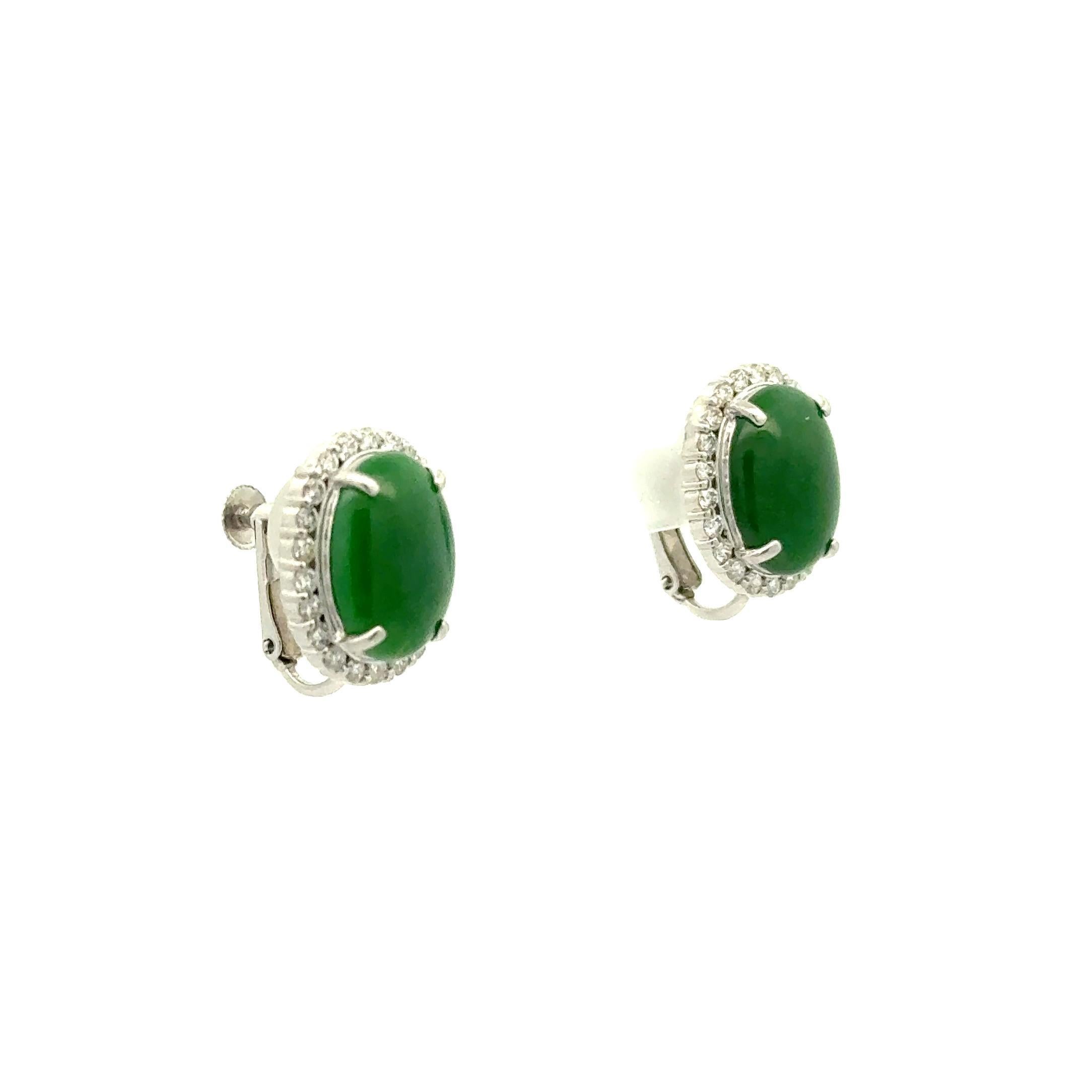 Taille cabochon Boucles d'oreilles Halo en Jade Jade Diamant Platine 9.23 Carats en vente