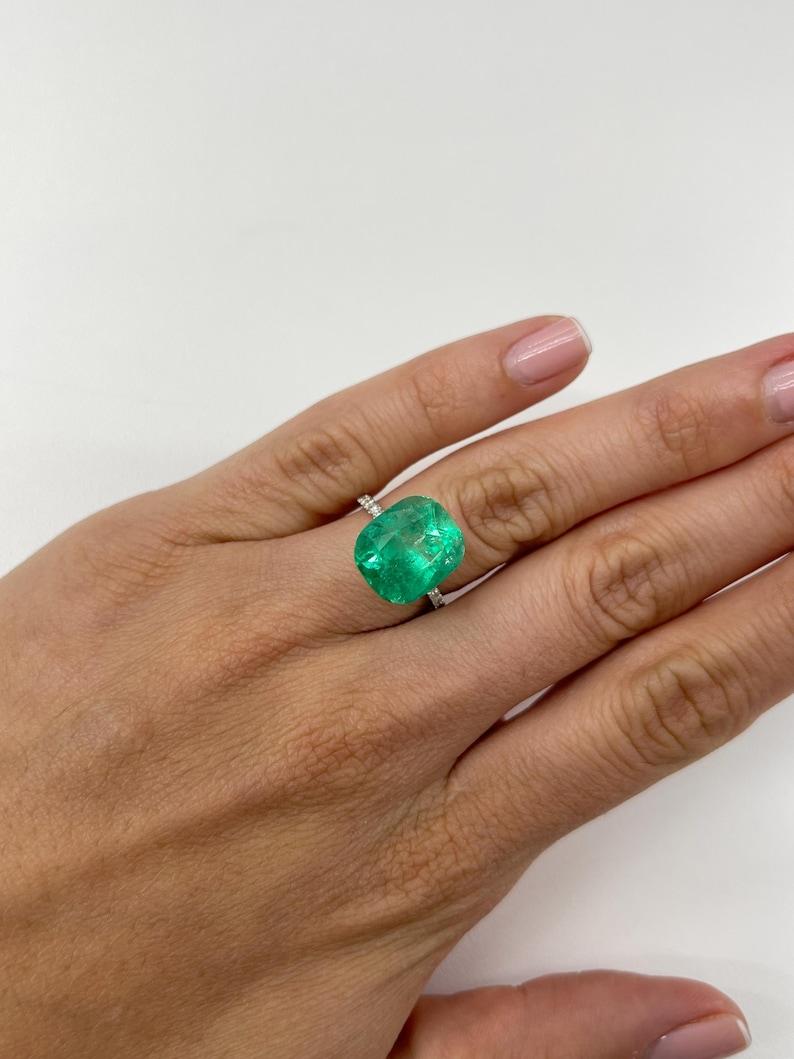 9.23 Carat Muzo Yellowish Green Colombian Emerald - Elongated Cushion Cut Gem For Sale 3