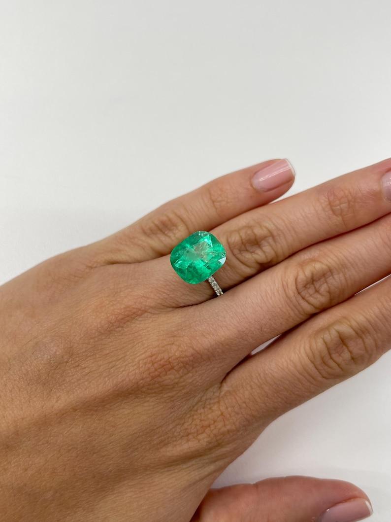 9.23 Carat Muzo Yellowish Green Colombian Emerald - Elongated Cushion Cut Gem For Sale 4