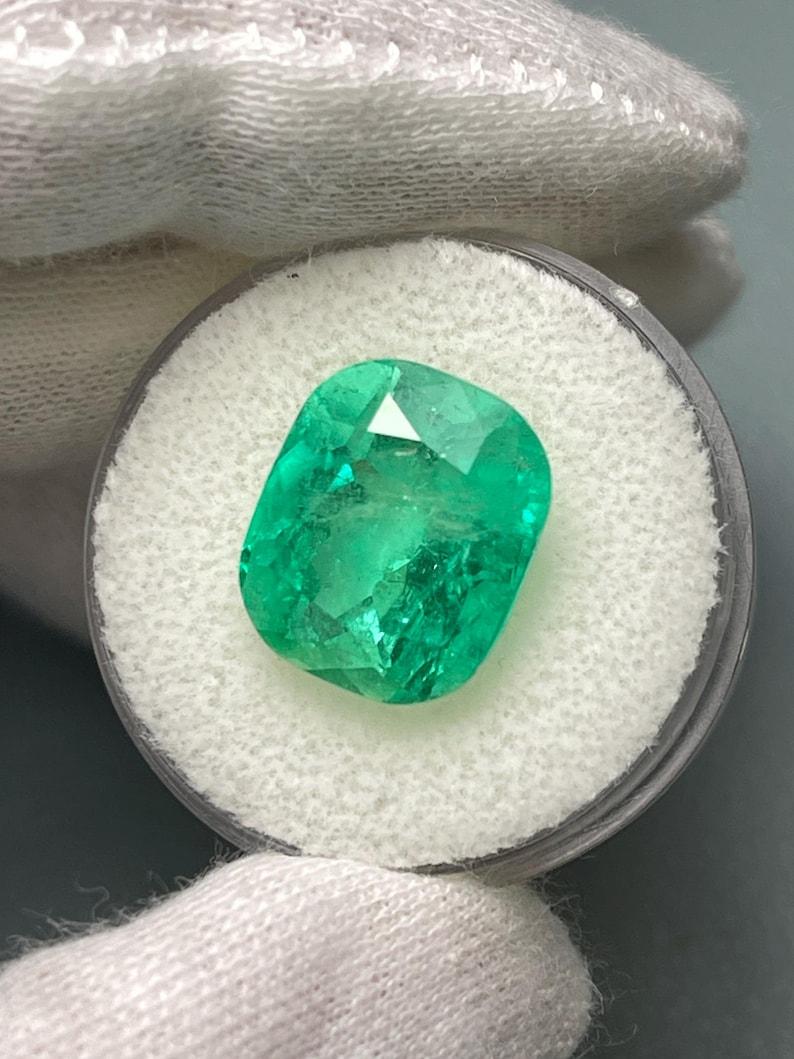 Women's 9.23 Carat Muzo Yellowish Green Colombian Emerald - Elongated Cushion Cut Gem For Sale