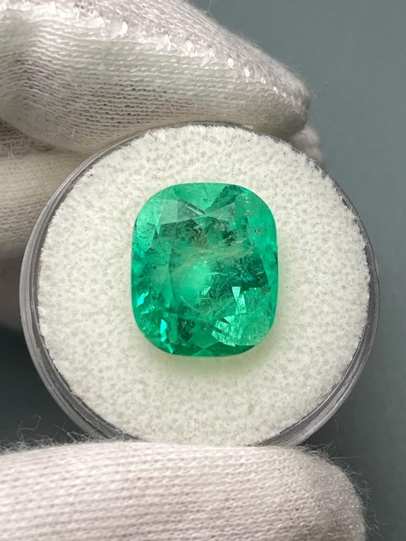 Modern 9.23 Carat Muzo Yellowish Green Colombian Emerald - Elongated Cushion Cut Gem For Sale