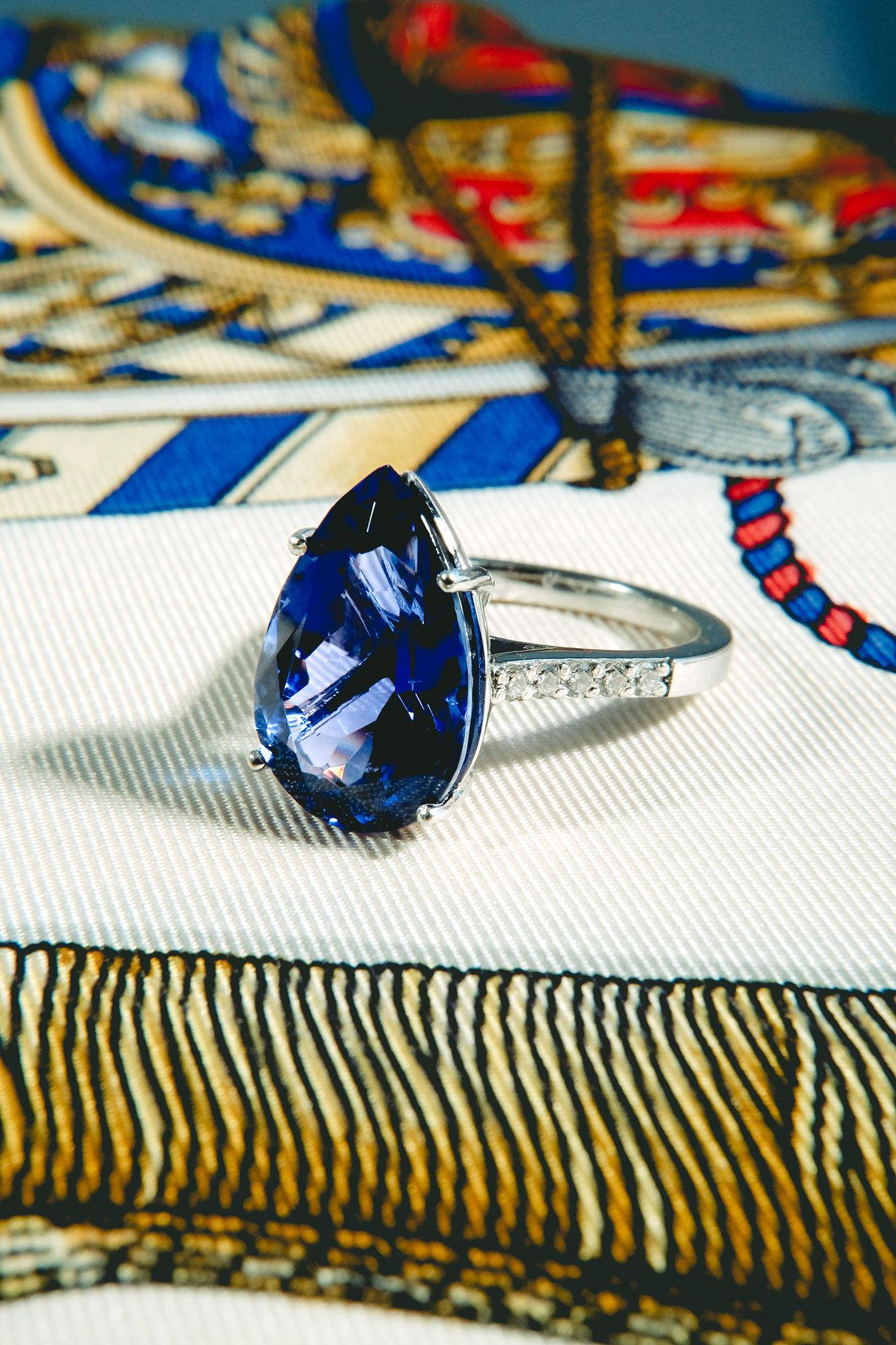 9.23ct Tanzanite & 0.23ct Diamond Ring-Pear Shape-18KT Gold-GIA Certified-Rare For Sale 2