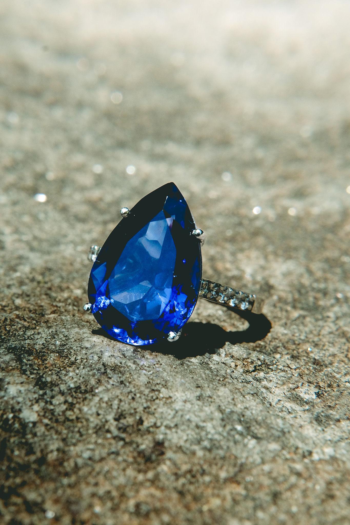 9.23ct Tanzanite & 0.23ct Diamond Ring-Pear Shape-18KT Gold-GIA Certified-Rare For Sale 6