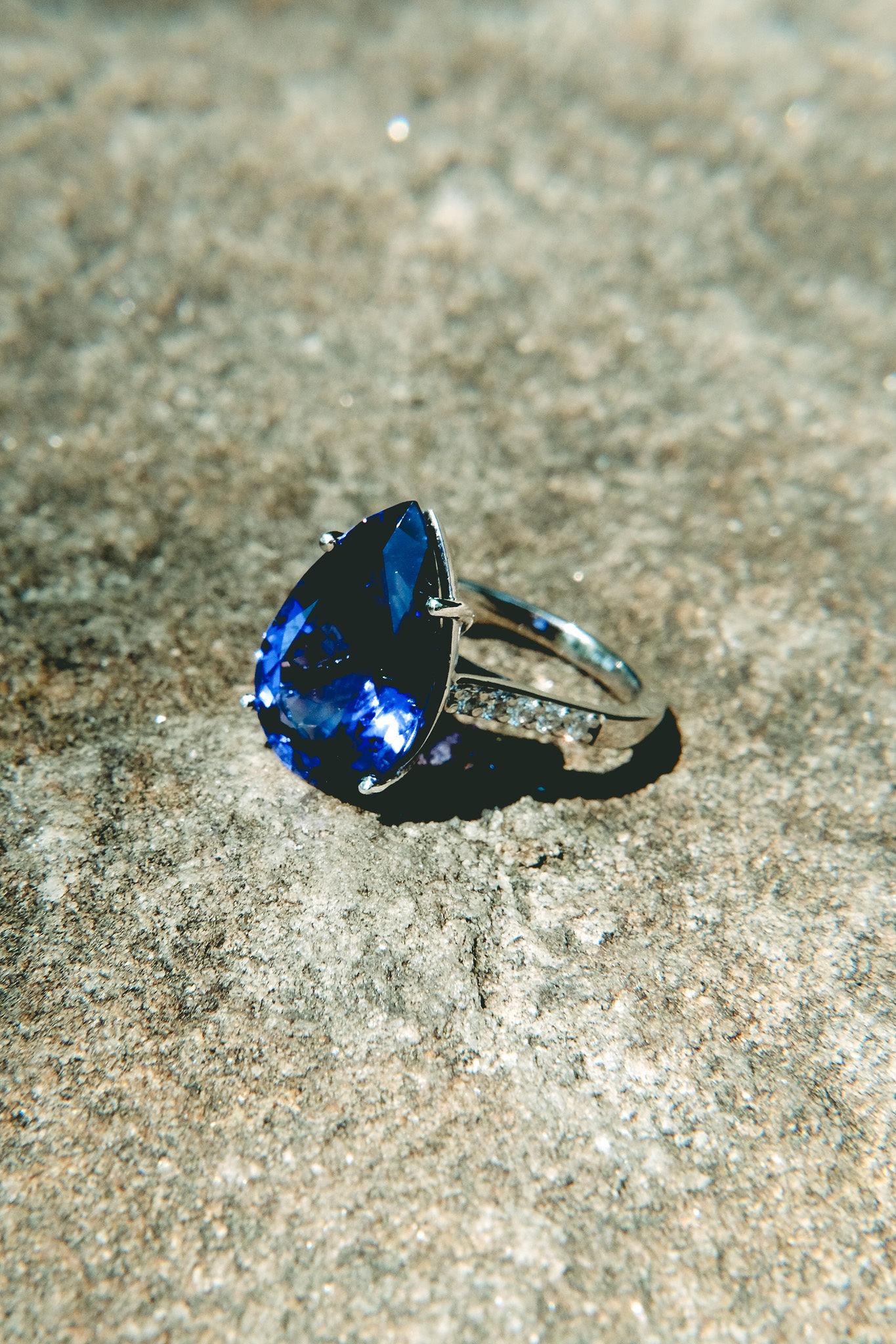 9.23ct Tanzanite & 0.23ct Diamond Ring-Pear Shape-18KT Gold-GIA Certified-Rare For Sale 5