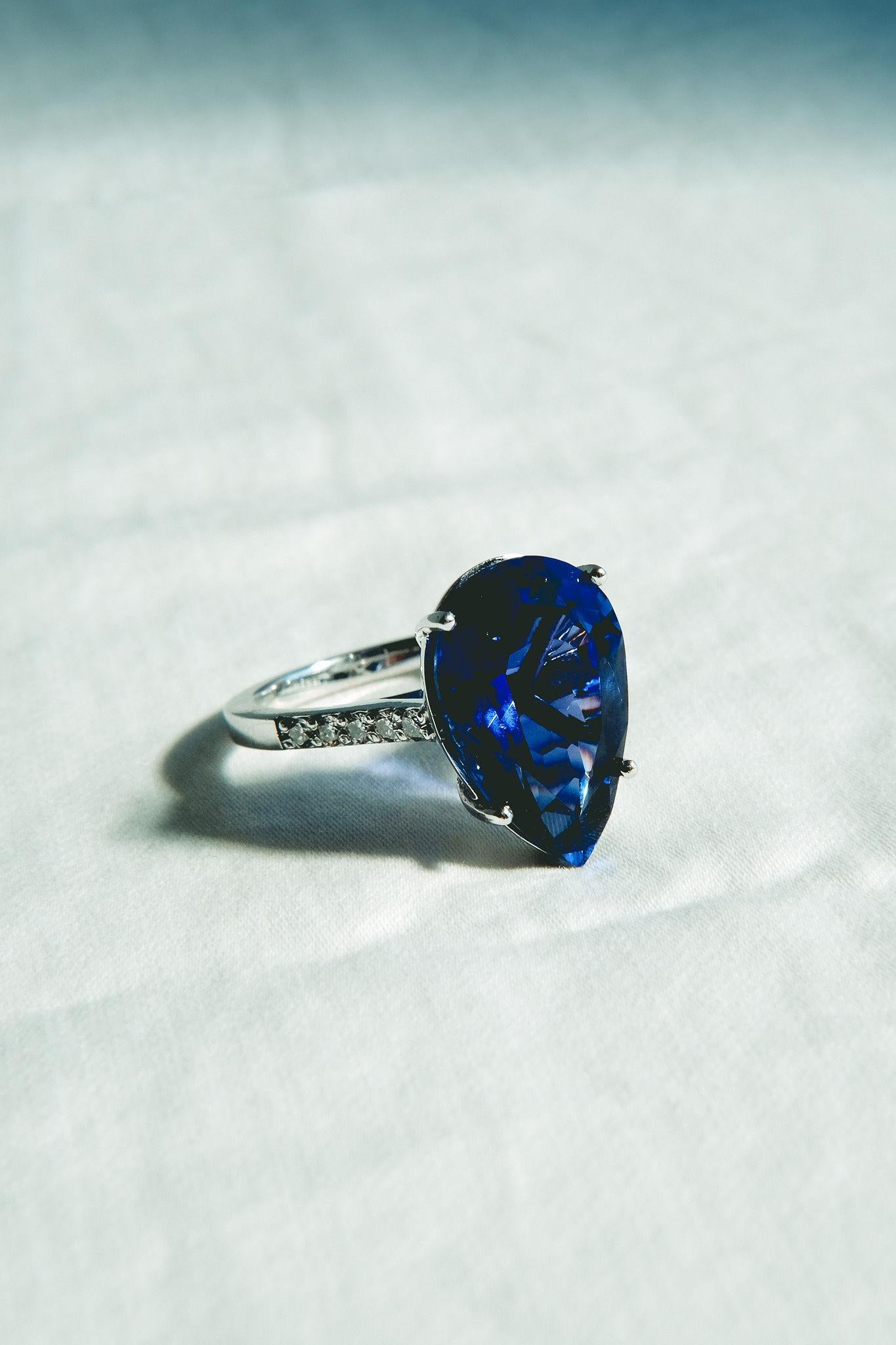 9.23ct Tanzanite & 0.23ct Diamond Ring-Pear Shape-18KT Gold-GIA Certified-Rare For Sale 4