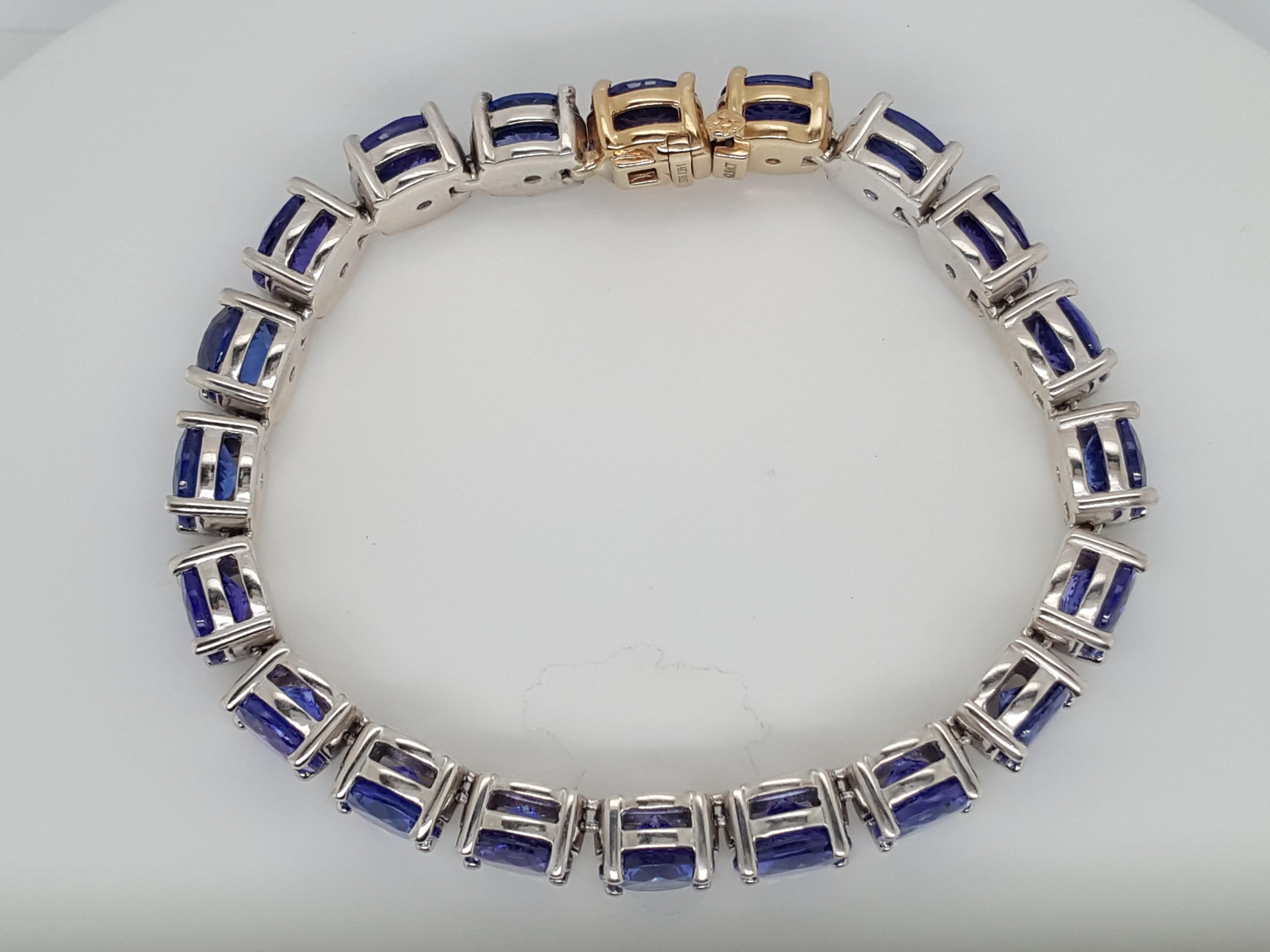 Round Cut 925 and 14 Karat Gold Blue 42.91 Carat Tanzanite Tennis Line Bracelet