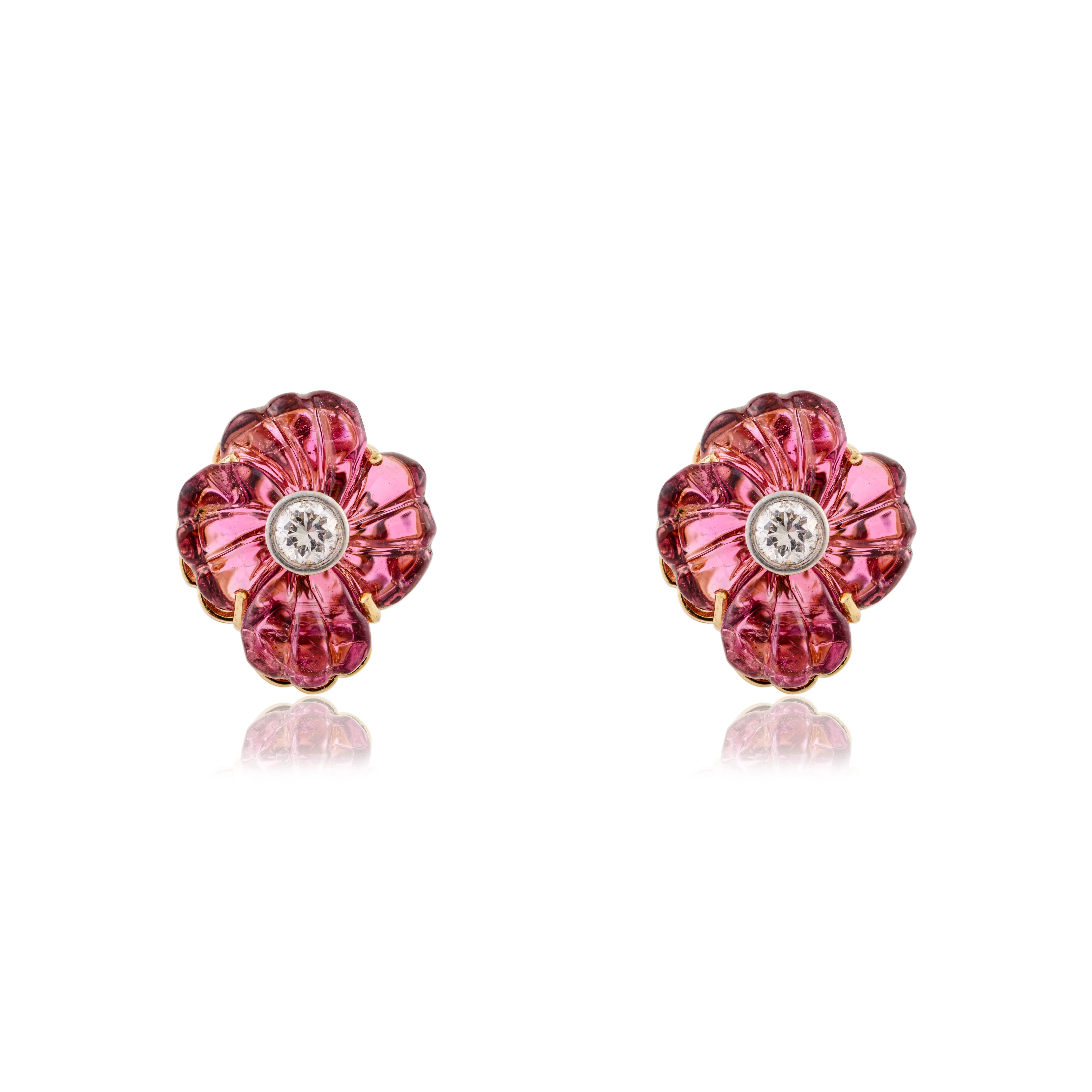 Contemporary 9.25 Carat Carved Tourmaline Big Flower Stud Earrings in 18k Solid Yellow Gold For Sale
