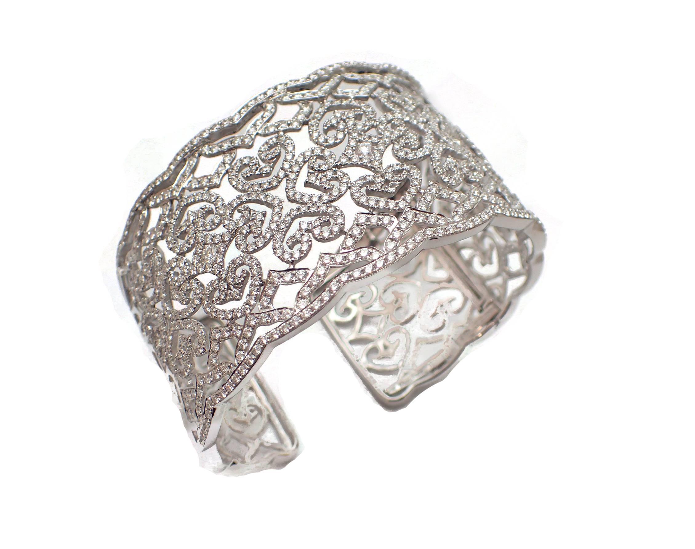 Magnificent diamond cuff bracelet in 18k white gold.  This 1.5