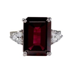 Bague en or blanc 14 carats avec grenat rouge naturel impressionnant de 9,25 carats et diamants