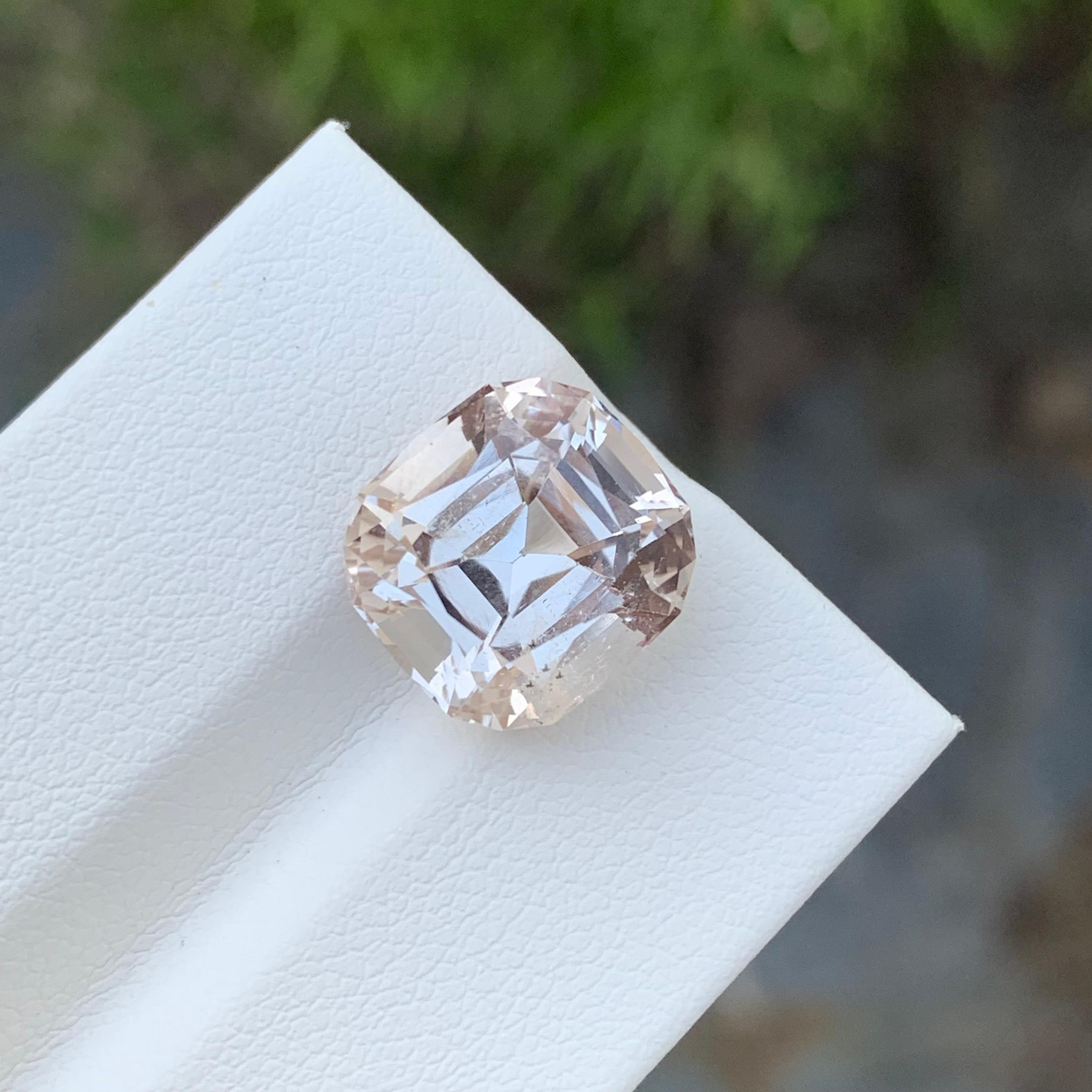 Cushion Cut 9.25 Carat Natural Loose Golden Topaz Cushion Shape Gem For Necklace Jewellery For Sale