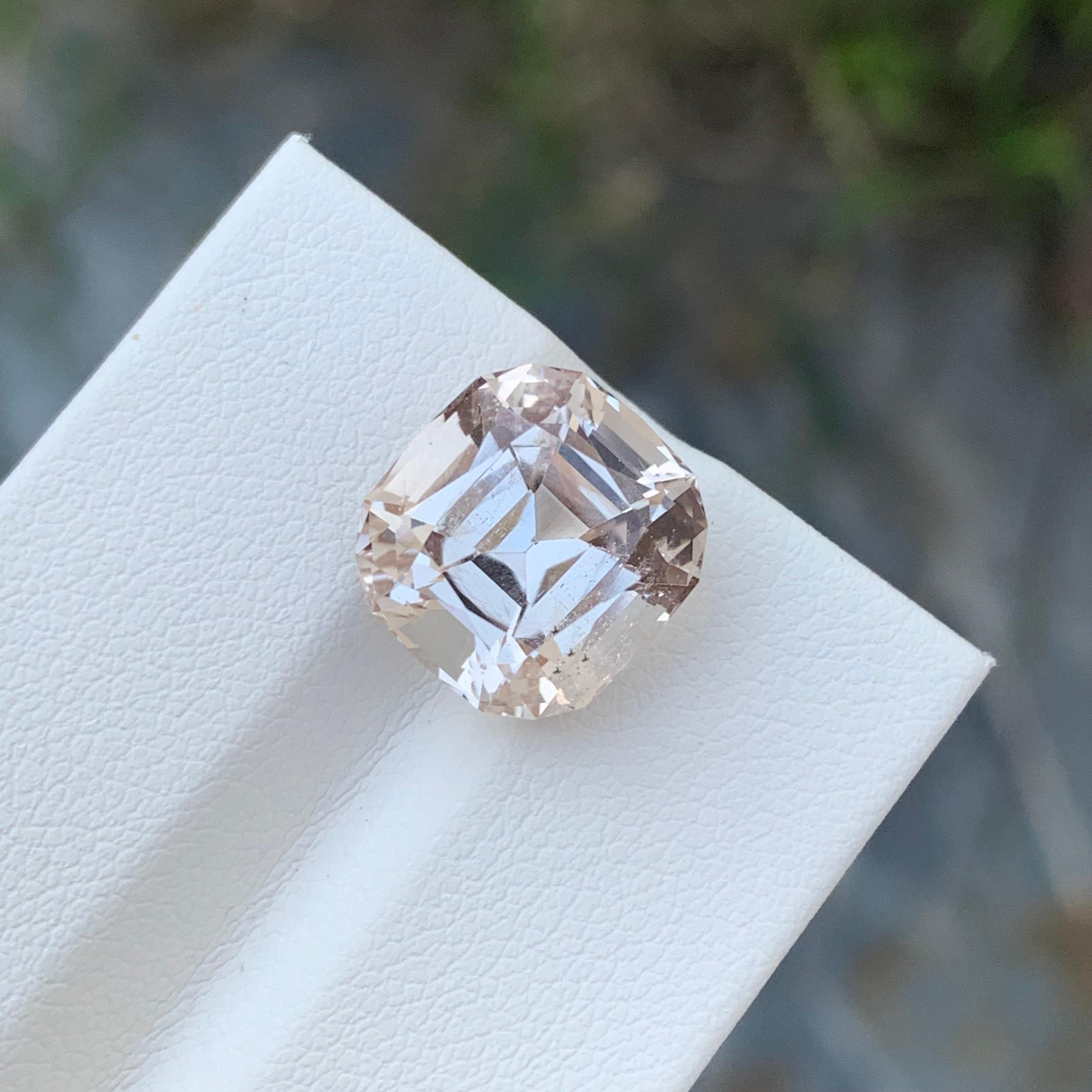 9.25 Carat Natural Loose Golden Topaz Cushion Shape Gem For Necklace Jewellery For Sale 2