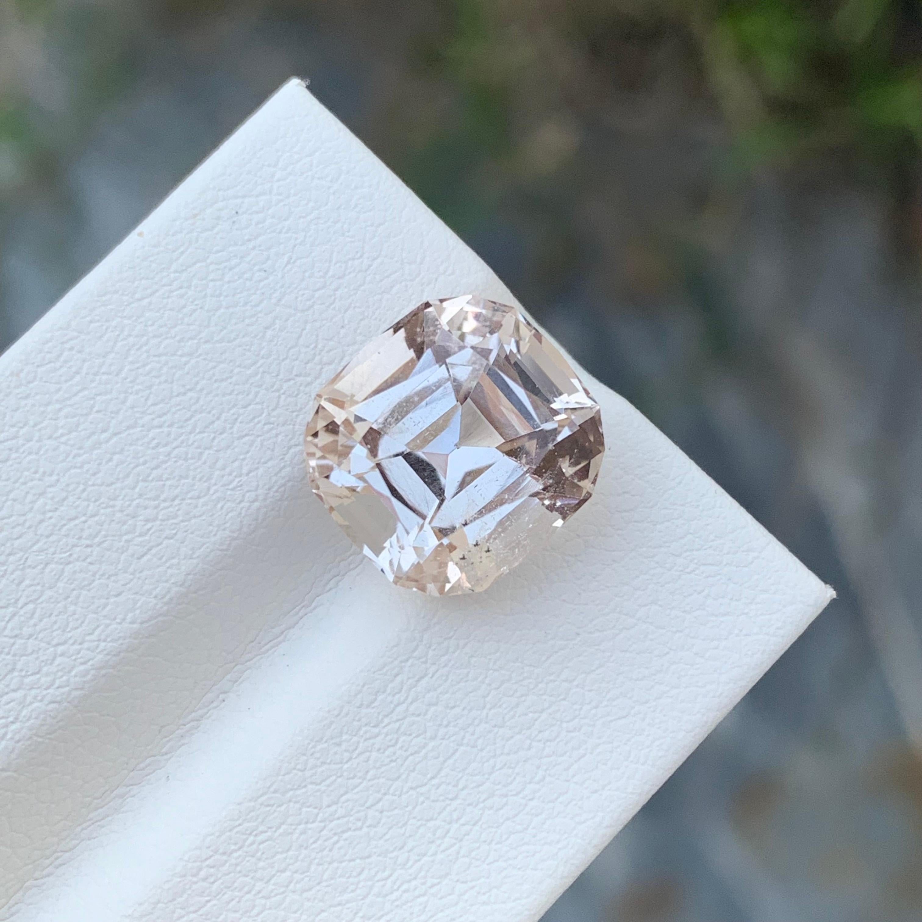 9.25 Carat Natural Loose Golden Topaz Cushion Shape Gem For Necklace Jewellery For Sale 3