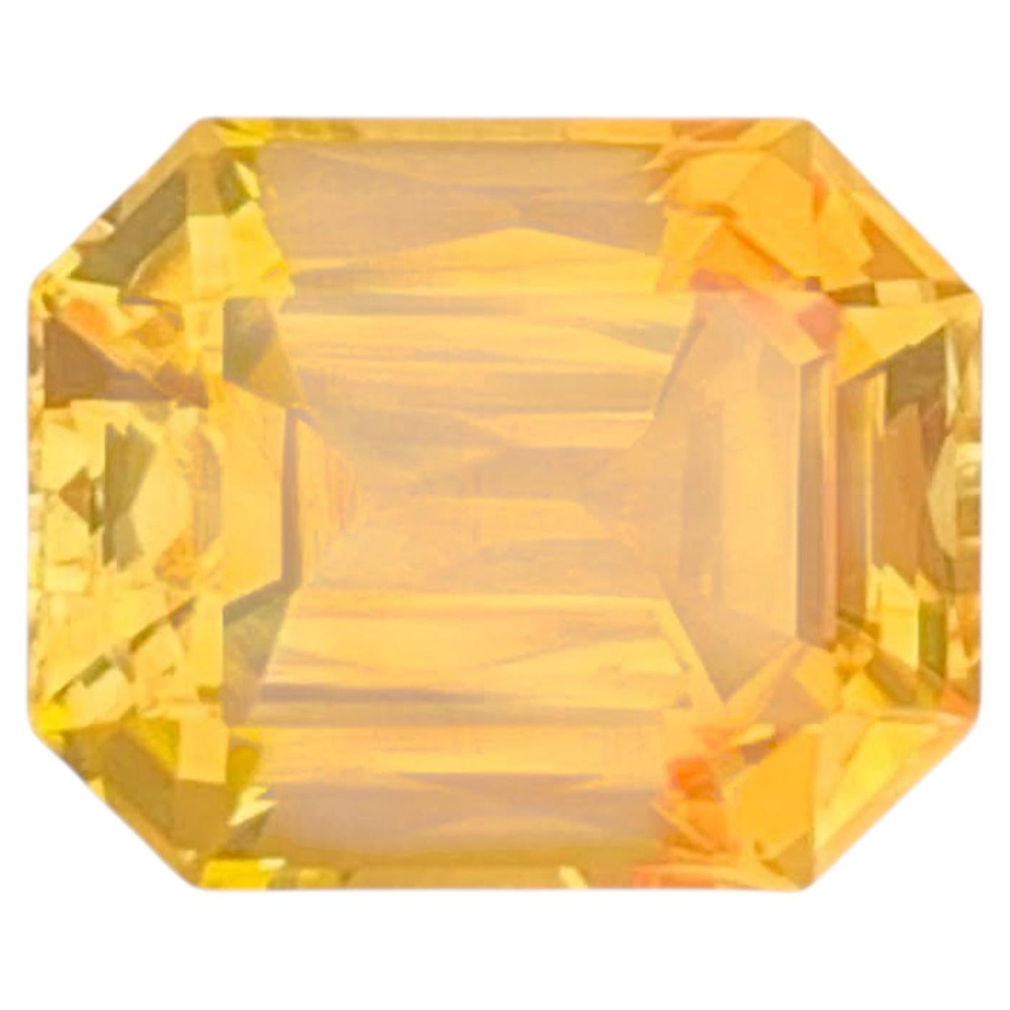 9.25 Carat Natural Loose Yellow Golden Citrine Emerald Cut Brazilian Gemstone (pierres précieuses brésiliennes de taille émeraude) en vente