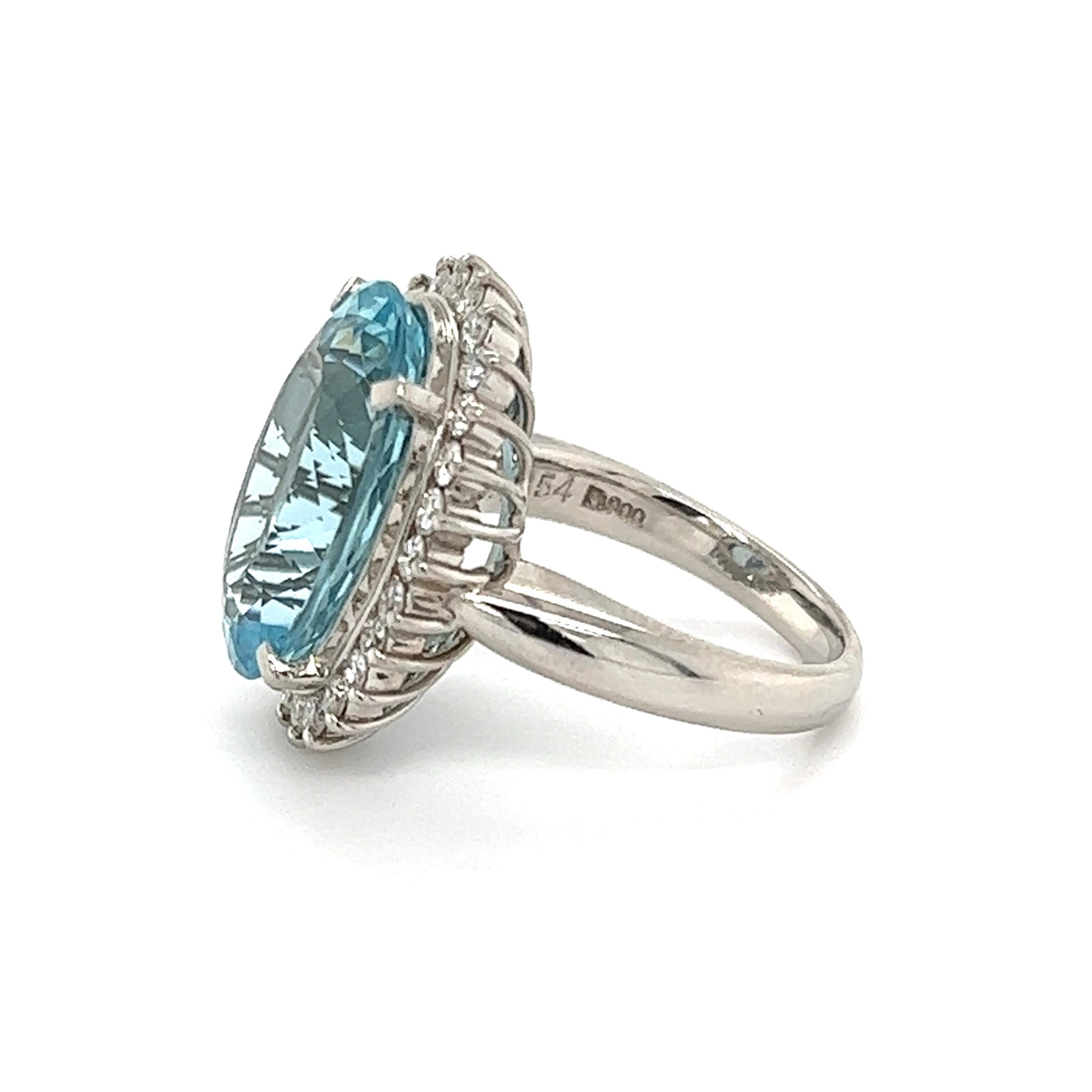 Mixed Cut 9.25 Carat Oval Aquamarine and Diamond Platinum Ring Estate Fine Jewelry For Sale