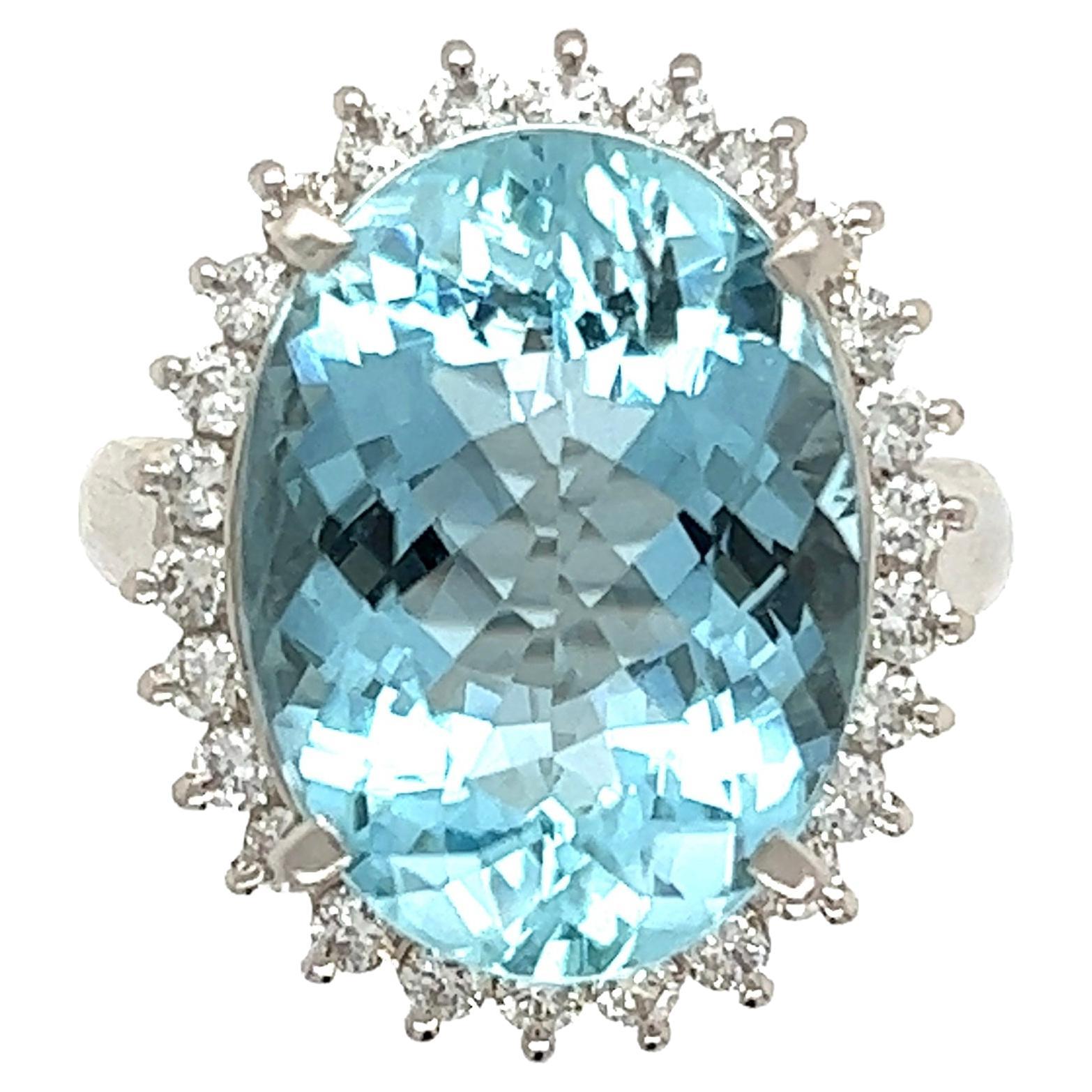 9.25 Carat Oval Aquamarine and Diamond Platinum Ring Estate Fine Jewelry For Sale