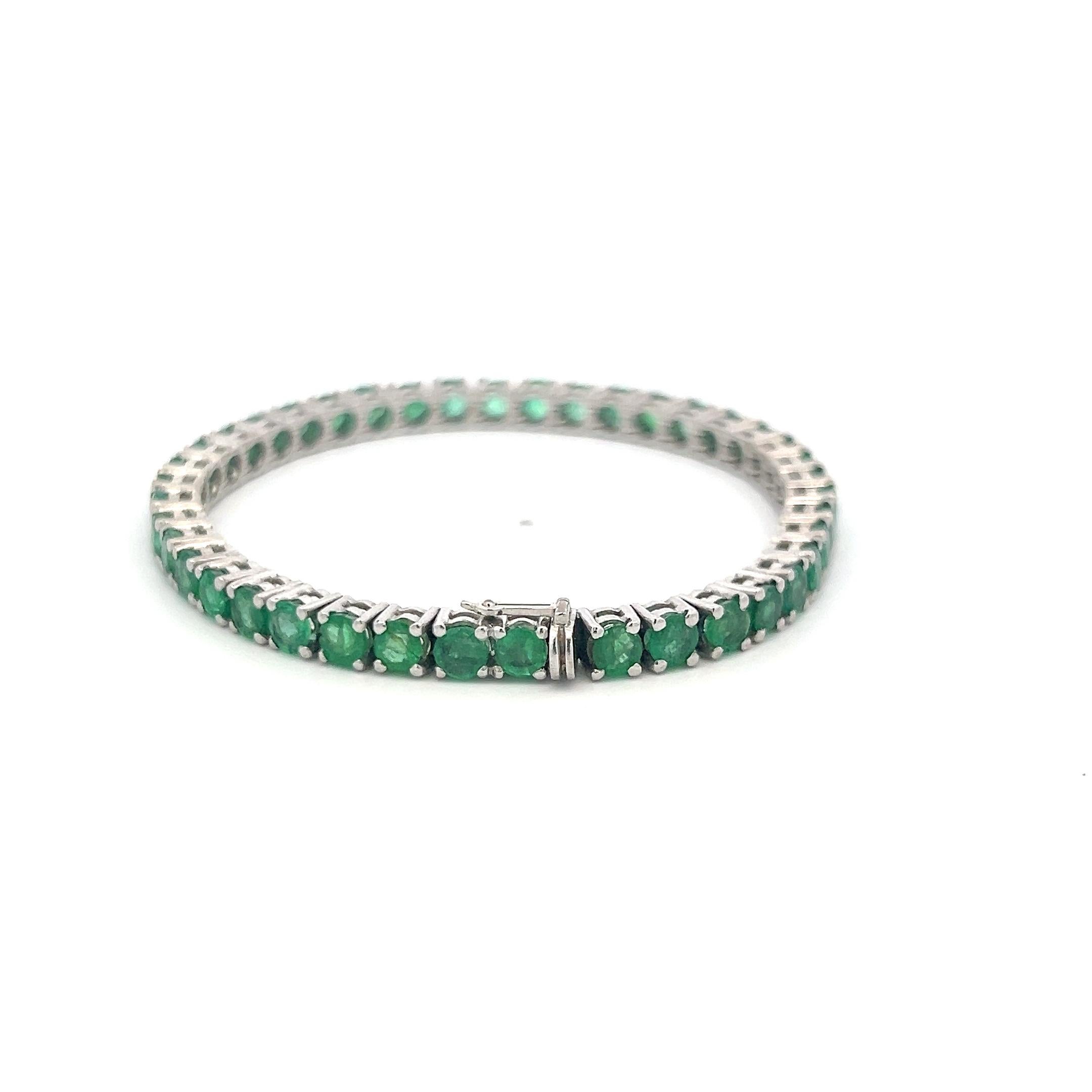 Brilliant Cut 9.25 Carat Round Brilliant Emerald 18 Karat White Gold Tennis Bracelet For Sale