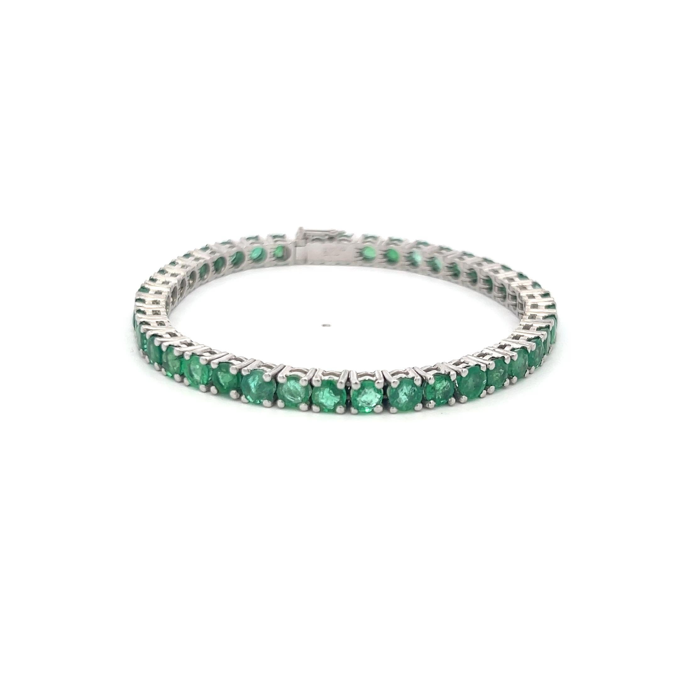Women's 9.25 Carat Round Brilliant Emerald 18 Karat White Gold Tennis Bracelet For Sale