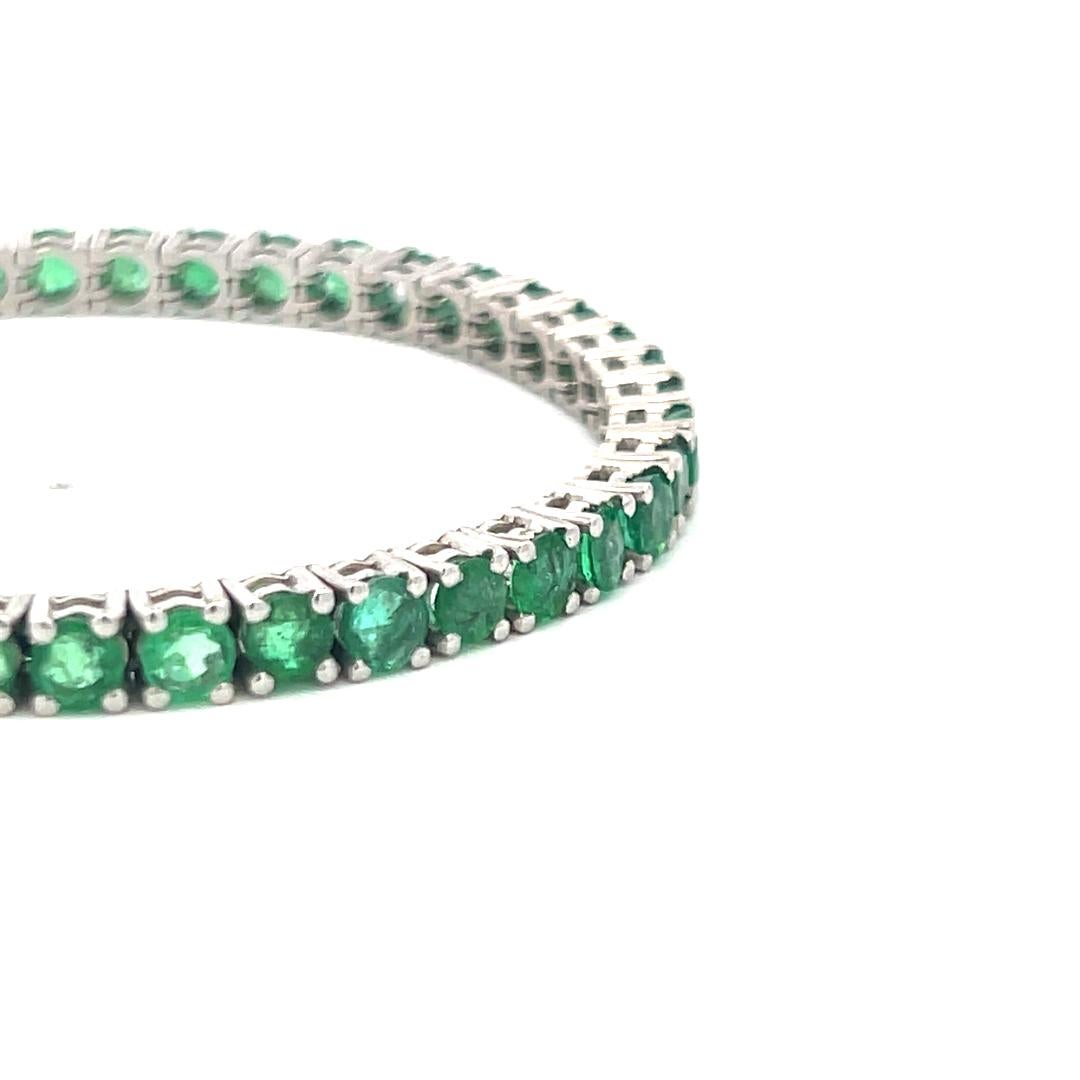 9.25 Carat Round Brilliant Emerald 18 Karat White Gold Tennis Bracelet For Sale 1