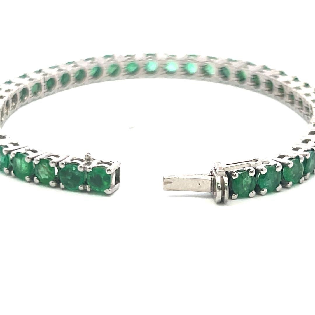 9.25 Carat Round Brilliant Emerald 18 Karat White Gold Tennis Bracelet For Sale 2