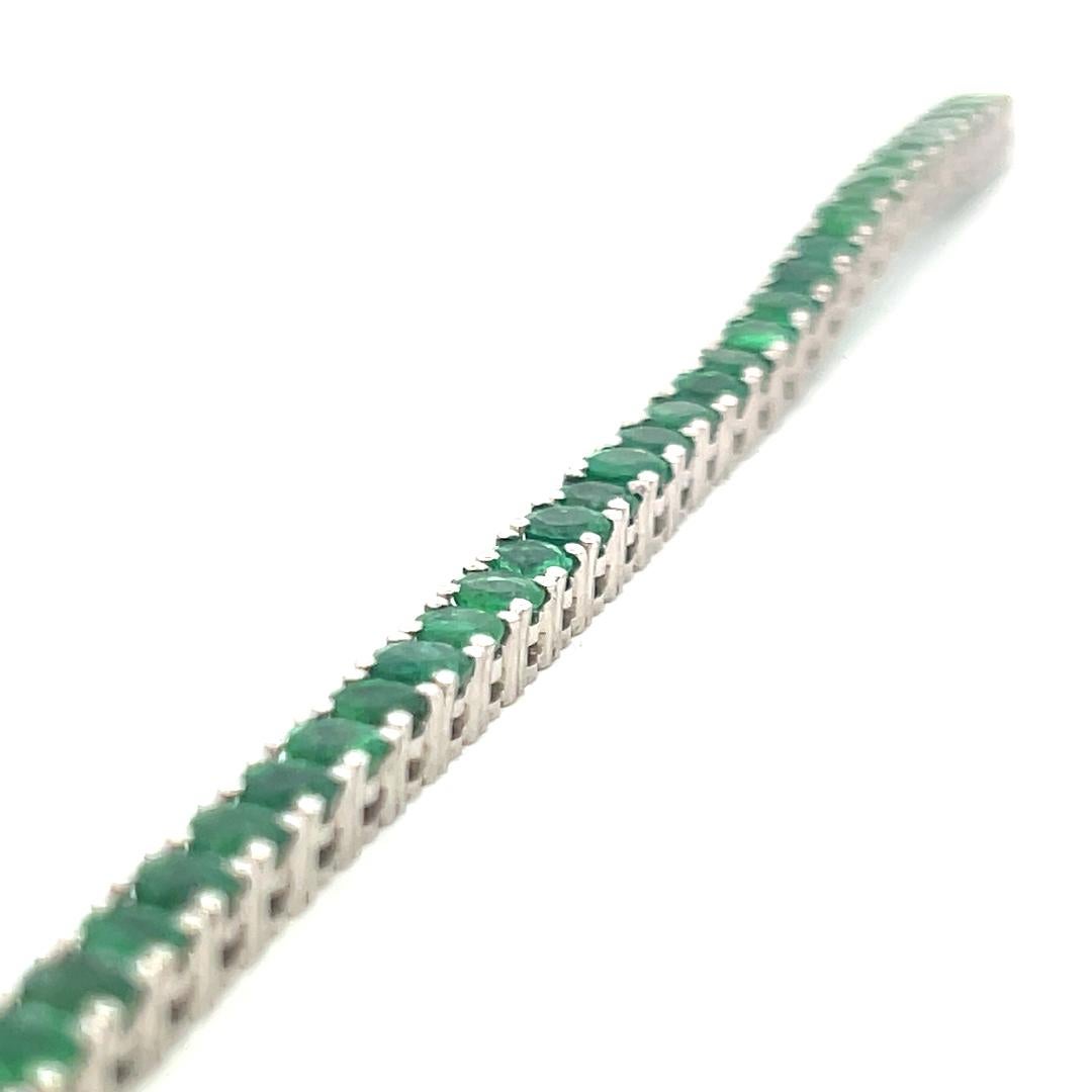 9.25 Carat Round Brilliant Emerald 18 Karat White Gold Tennis Bracelet For Sale 3