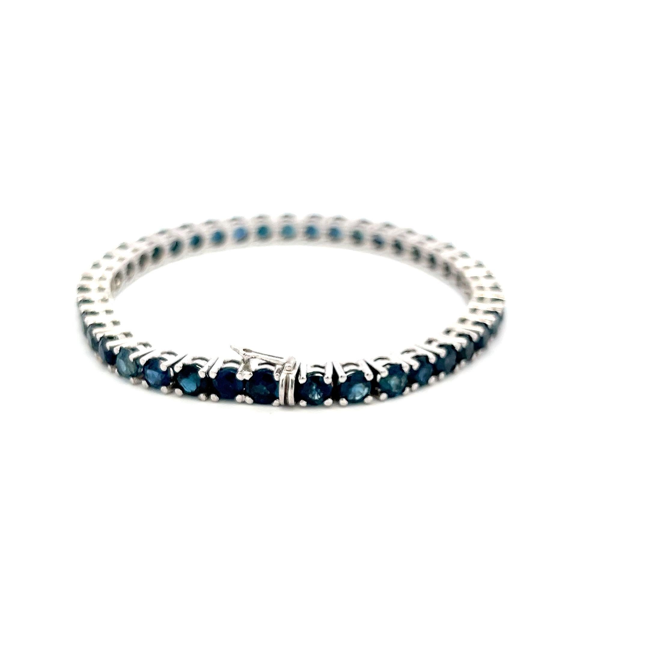 Brilliant Cut 9.25 Carat Round Sapphire 18 Karat White Gold Tennis Bracelet For Sale