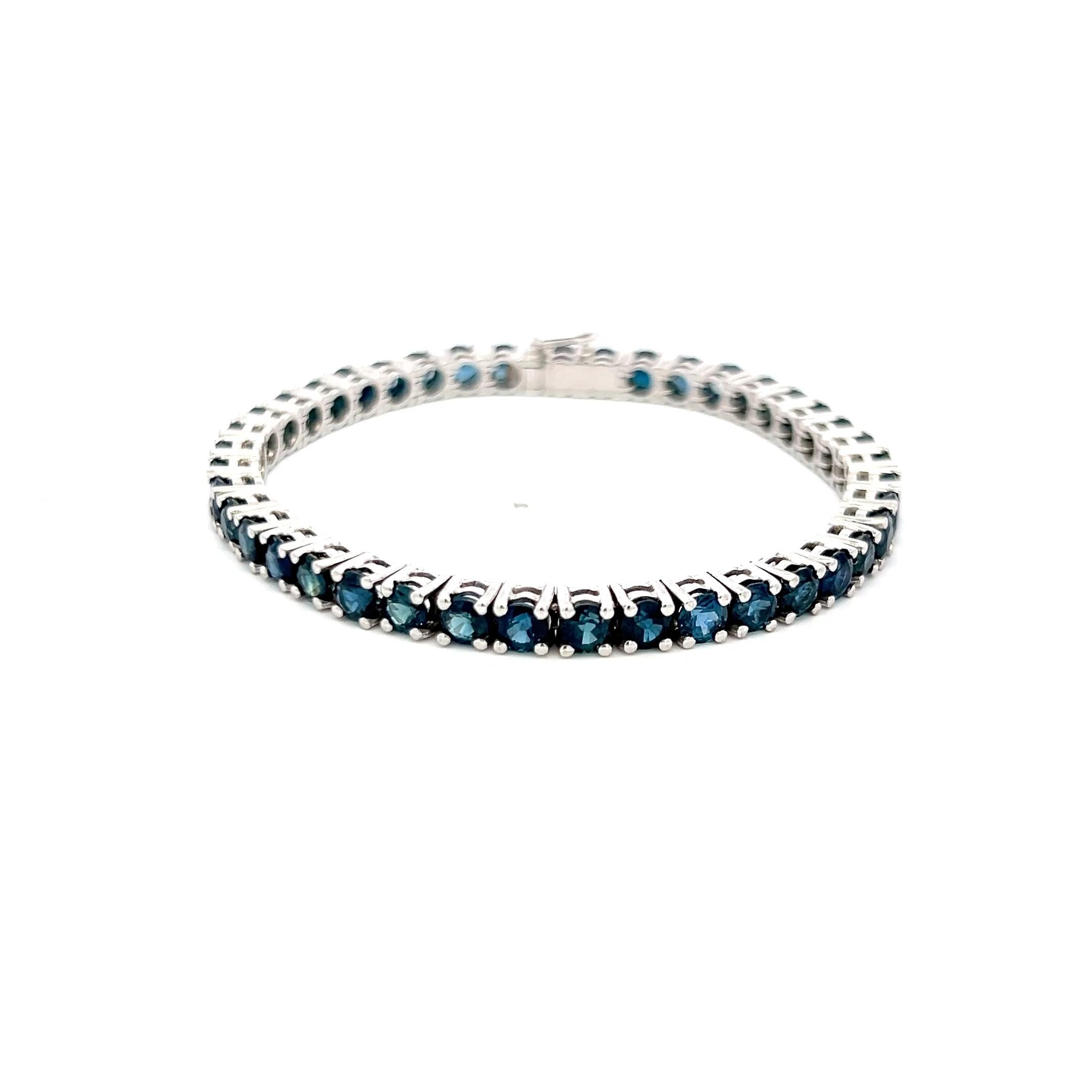 Women's 9.25 Carat Round Sapphire 18 Karat White Gold Tennis Bracelet For Sale