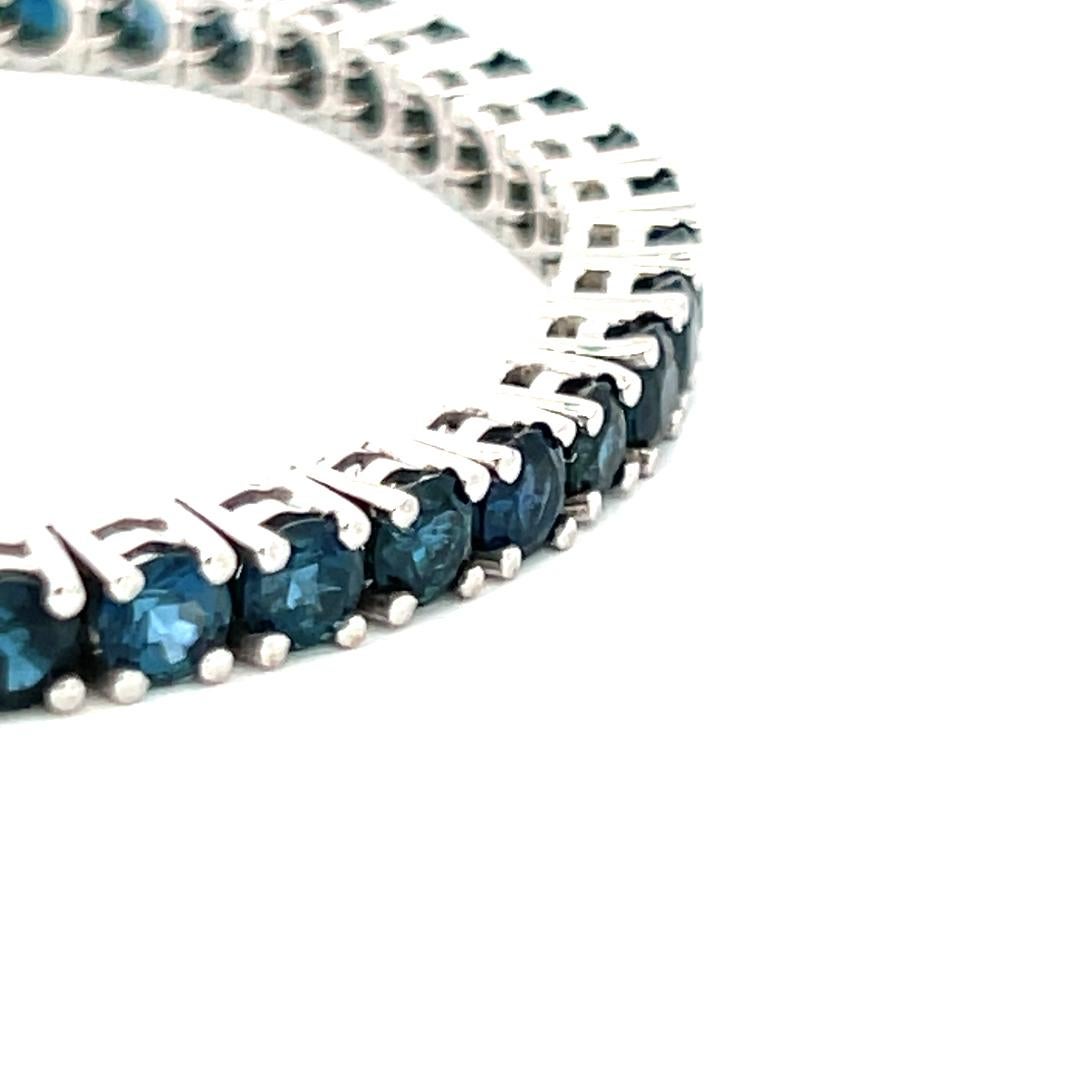 9.25 Carat Round Sapphire 18 Karat White Gold Tennis Bracelet For Sale 2