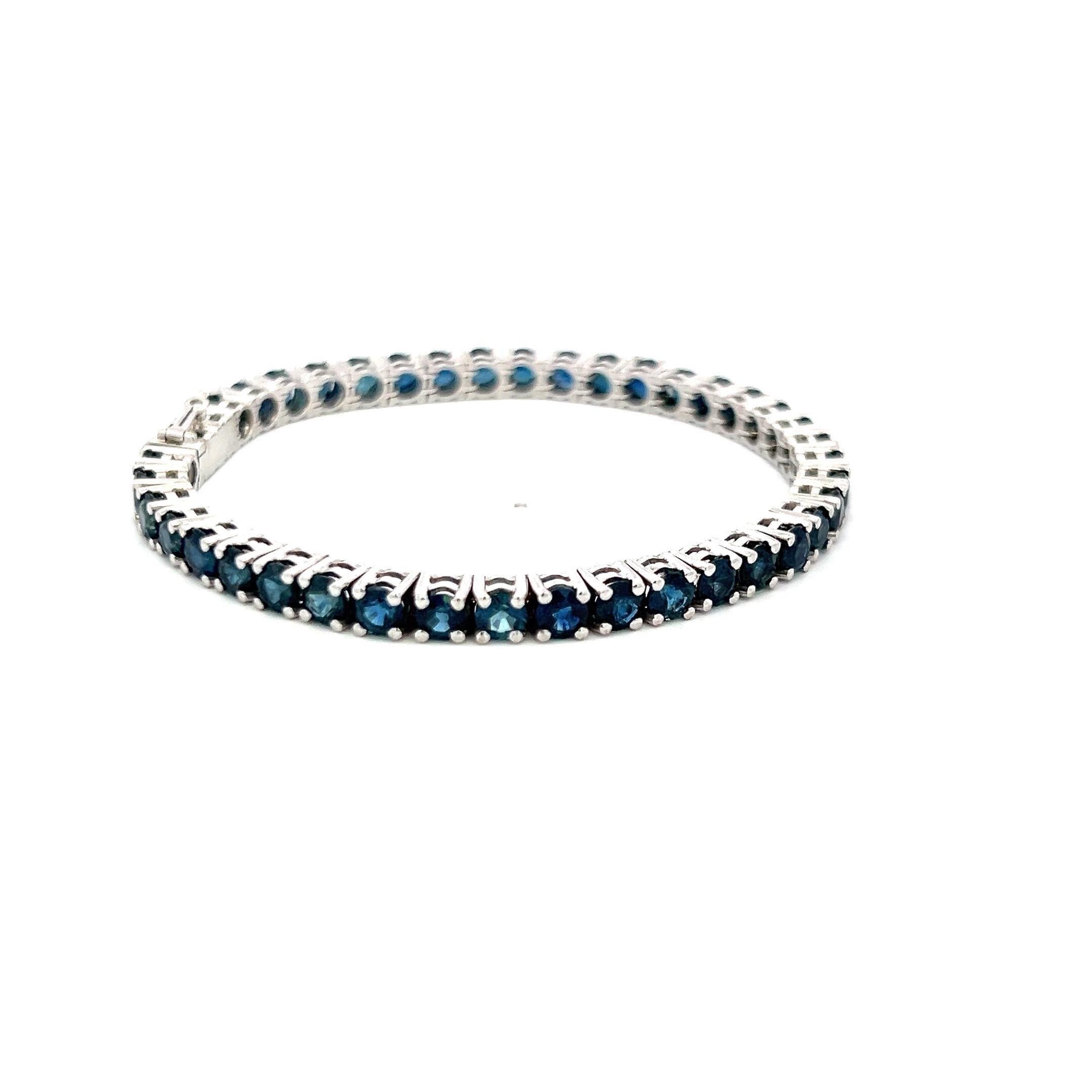 9.25 Carat Round Sapphire 18 Karat White Gold Tennis Bracelet