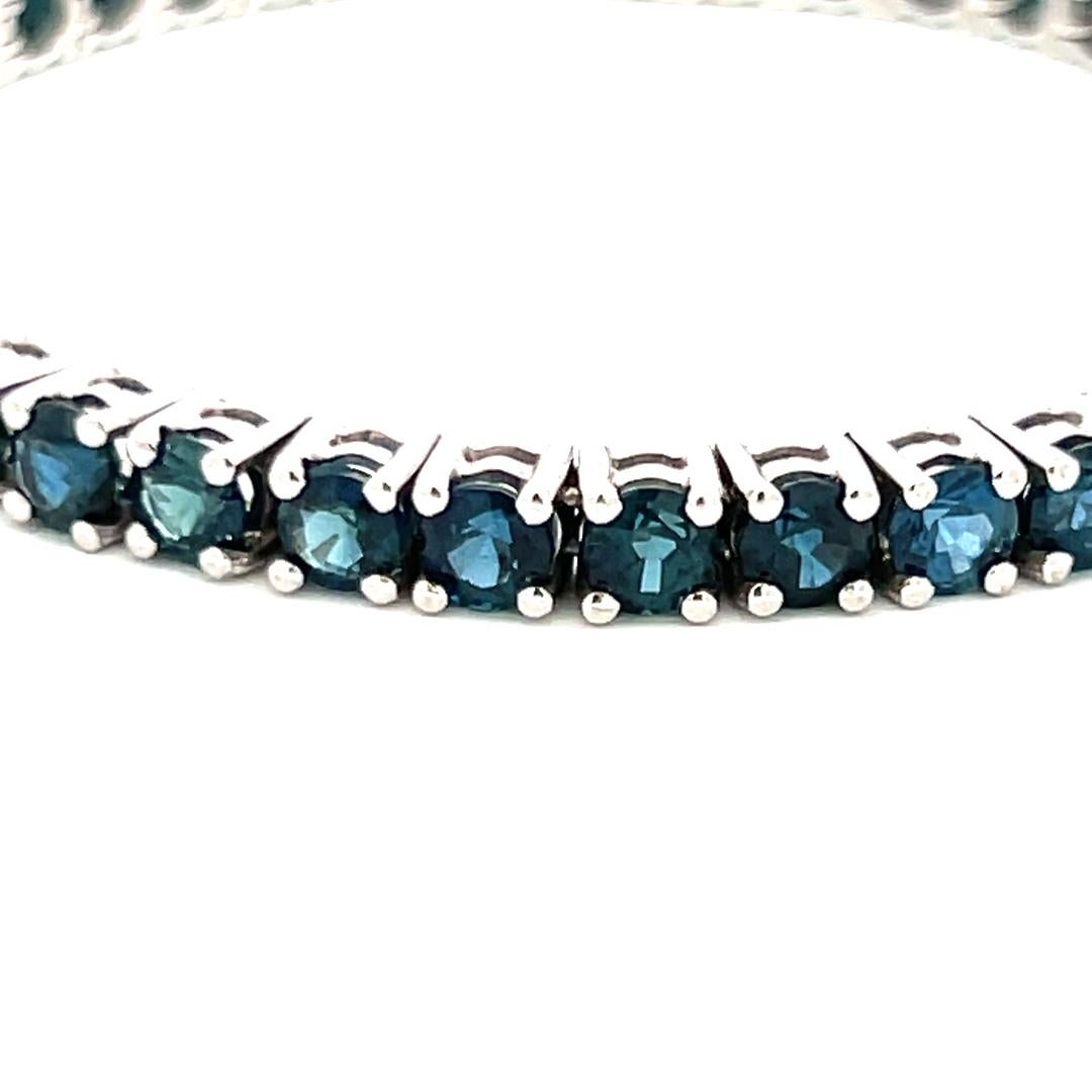 9,25 Karat Saphir 18K Weißgold Rundbrillant Tennisarmband im Angebot 1