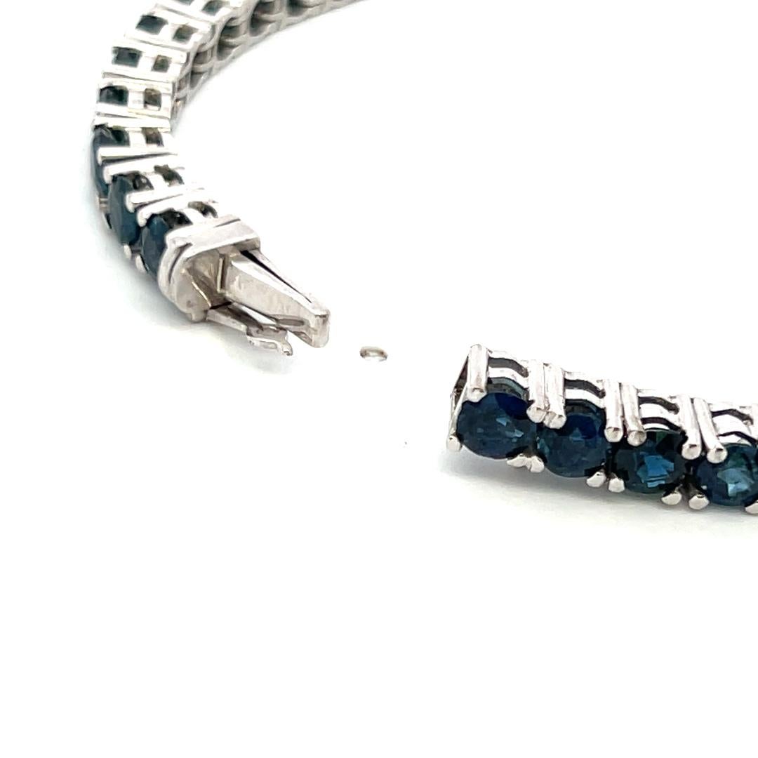 9,25 Karat Saphir 18K Weißgold Rundbrillant Tennisarmband im Angebot 4