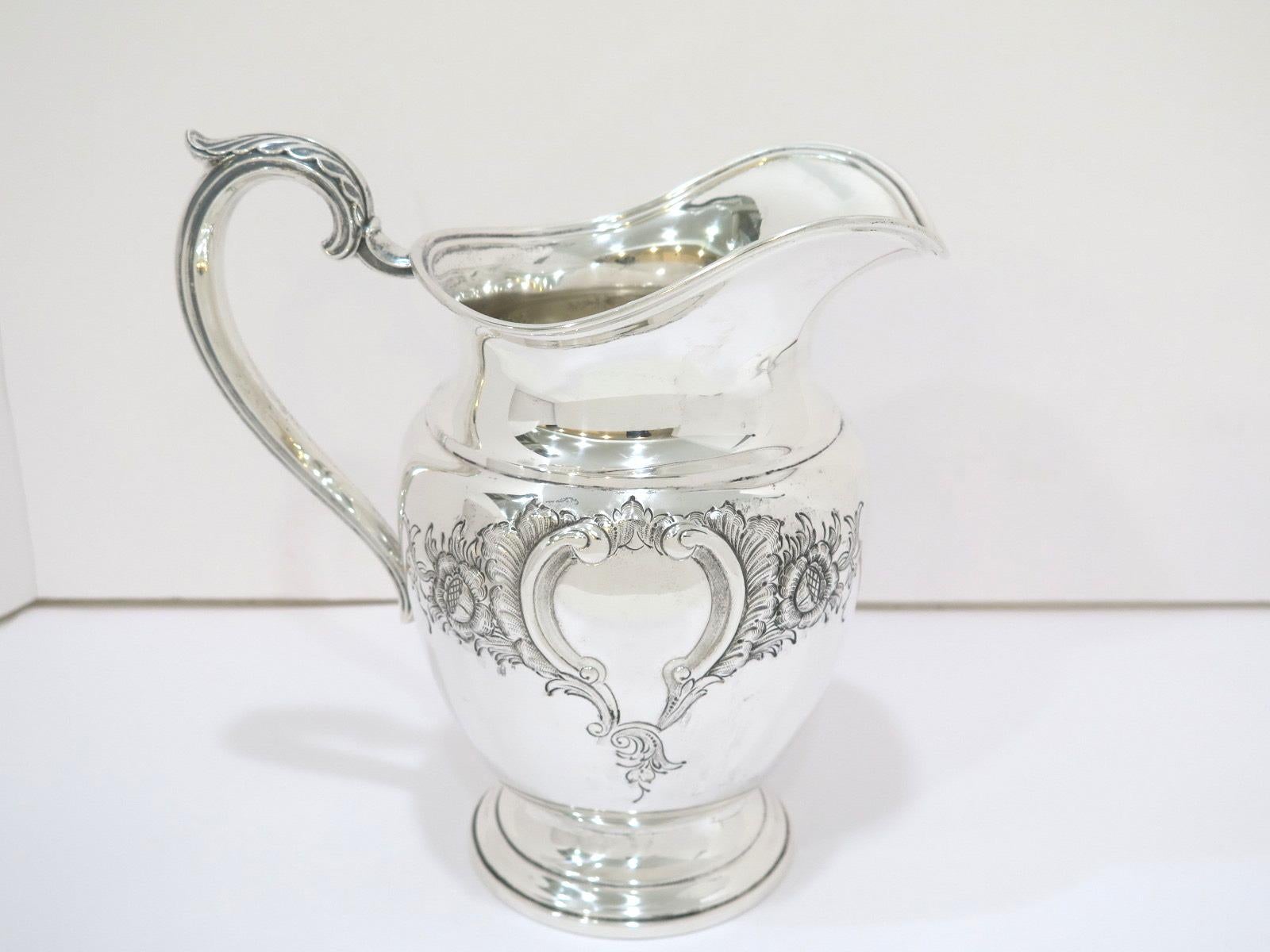 9.25 in - Sterling Silver International Sterling Antique Floral Pitcher In Good Condition For Sale In Brooklyn, NY