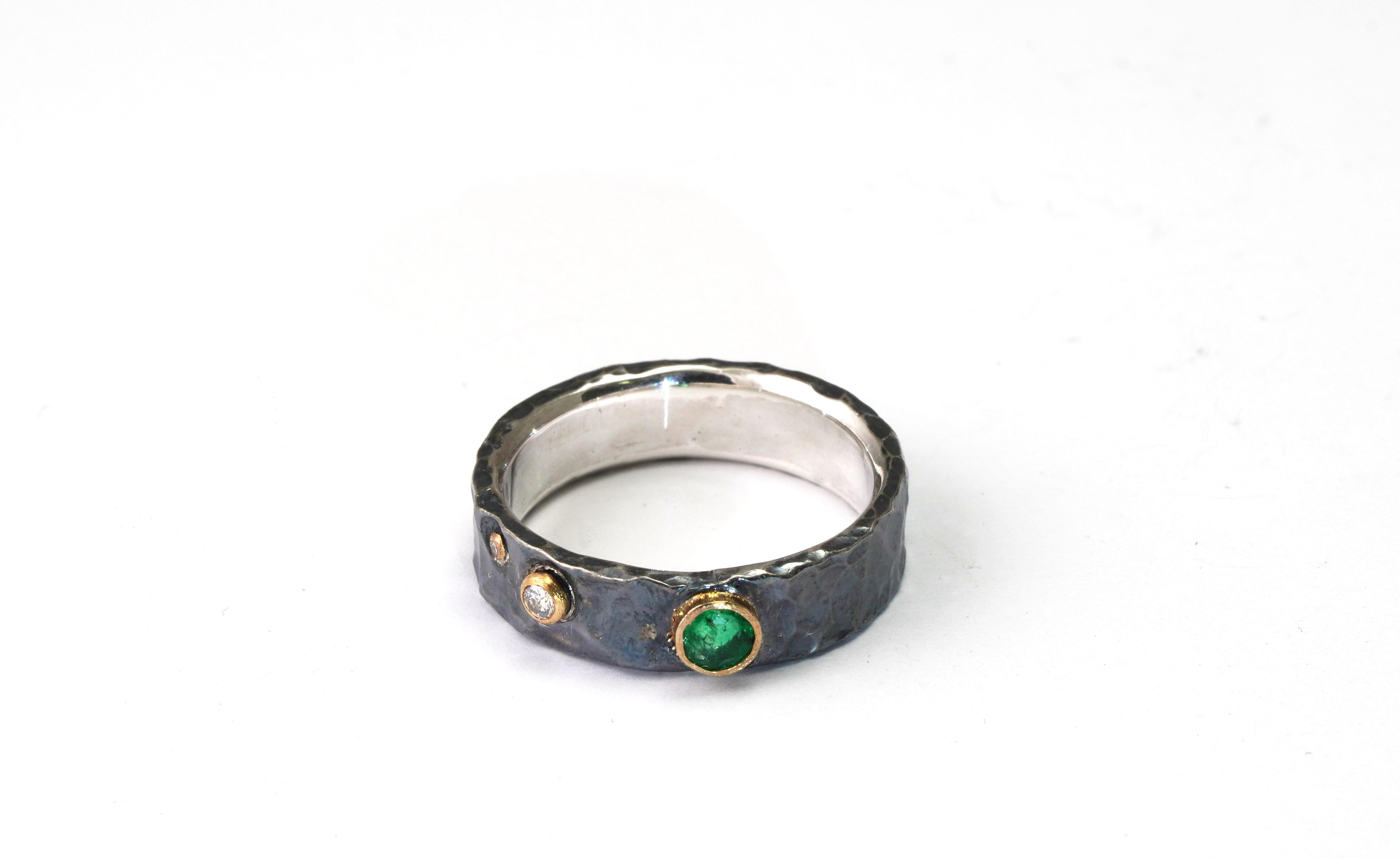 925 Oxidized Silver Ring with Emerald and Diamonds
(SOLID GOLD)
Gold kt: 22 
Gold color: Yellow
Ring size: 5 1/2 US
Total weight: 4.03 grams

Set with:
- Emerald
Cut: Mixed
Total weight: 0.15 carat
Color: Green
- Diamonds
Cut: Brilliant
Total