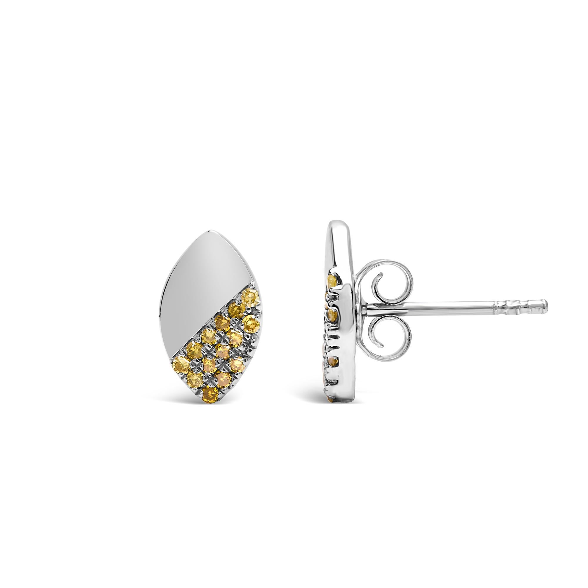 Moderno Orecchini a pera in argento 925 con diamanti gialli da 1/6 ctw e lucidatura a specchio in vendita