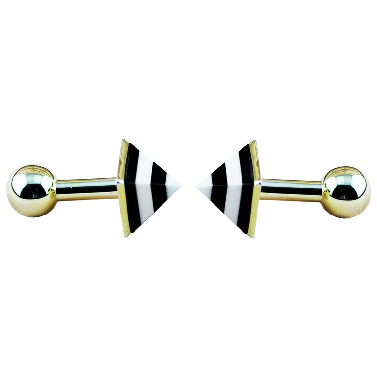 925 Silver 18 Karat Yellow Gold-Plated White Agate and Onyx Pyramid Cufflinks For Sale