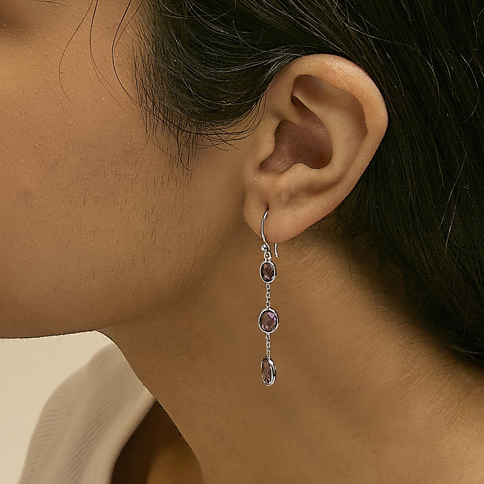 Taille ovale .925 Silver Boucles d'oreilles pendantes en argent avec Améthyste violette ovale coupée en damier. en vente