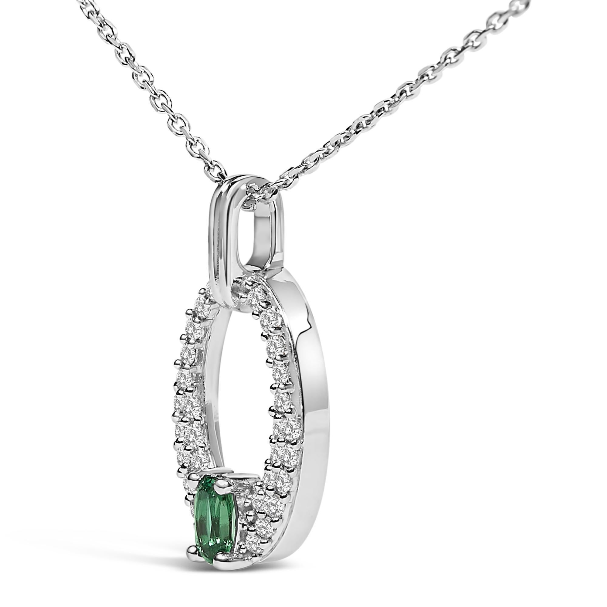 Moderno Argento .925 Collana con ciondolo ovale a forma di smeraldo verde creato e zaffiro bianco. in vendita